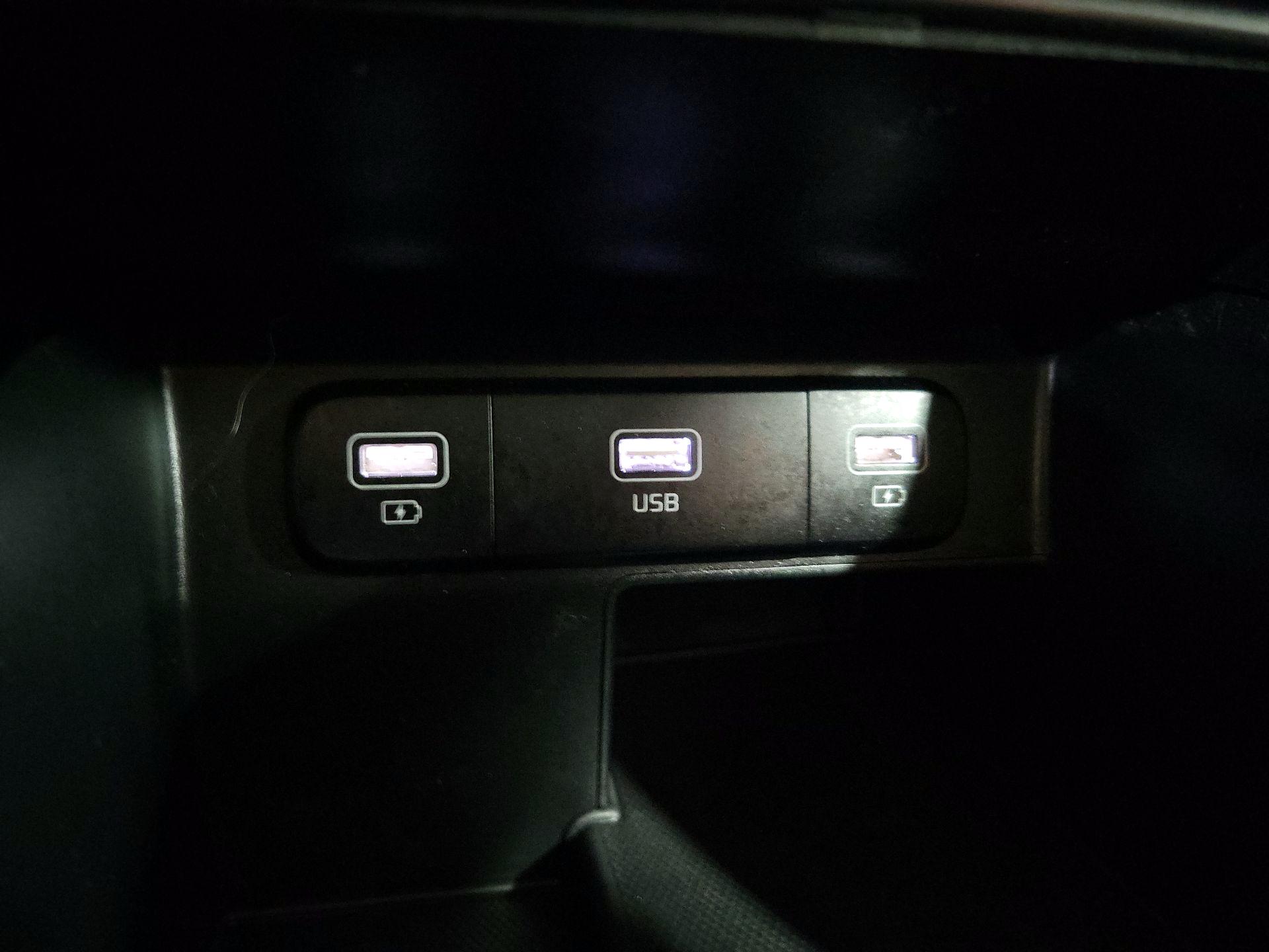 Thumbnail: 2022 Kia Sorento - 17