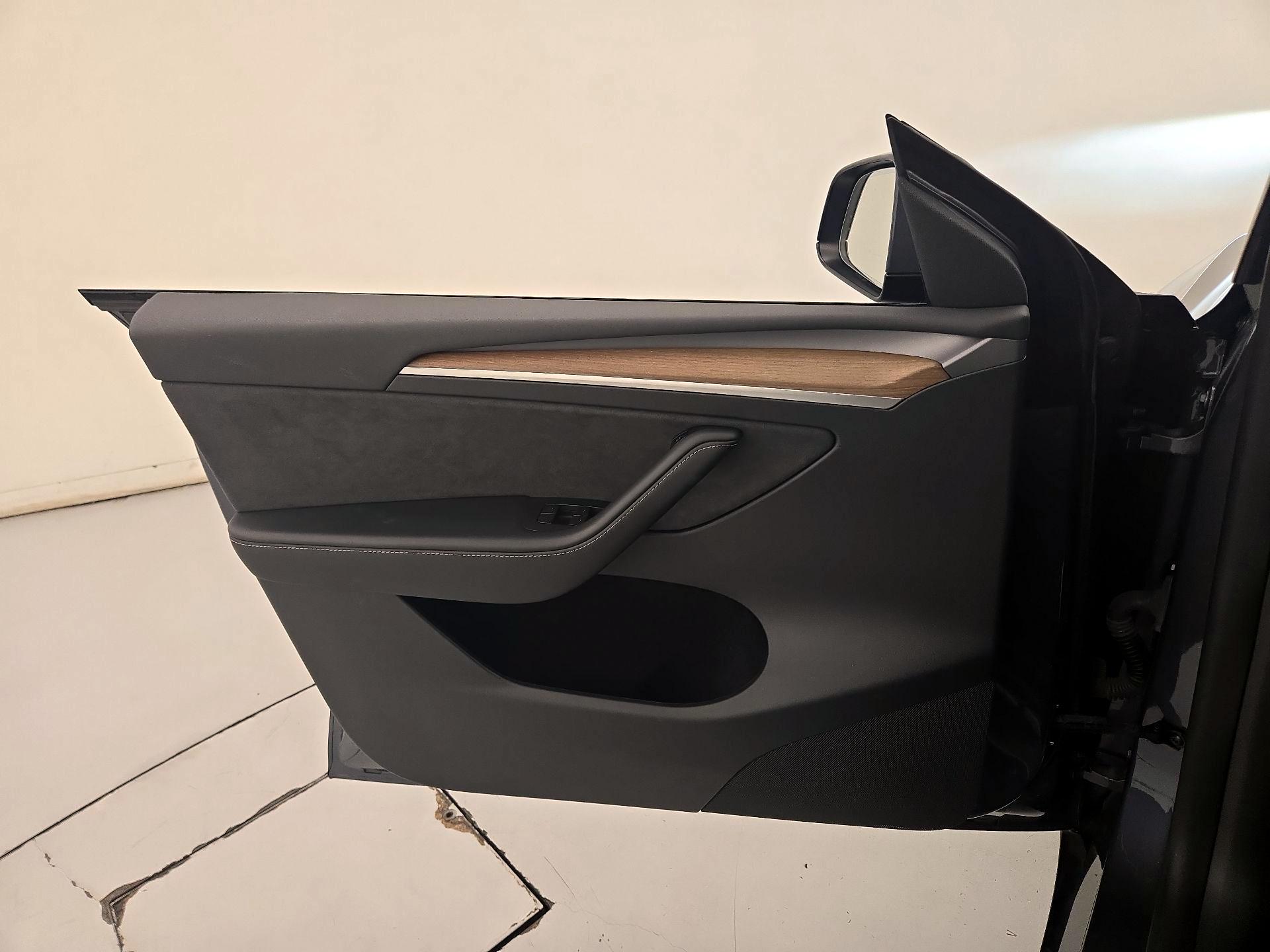 Thumbnail: 2023 Tesla Model Y - 12