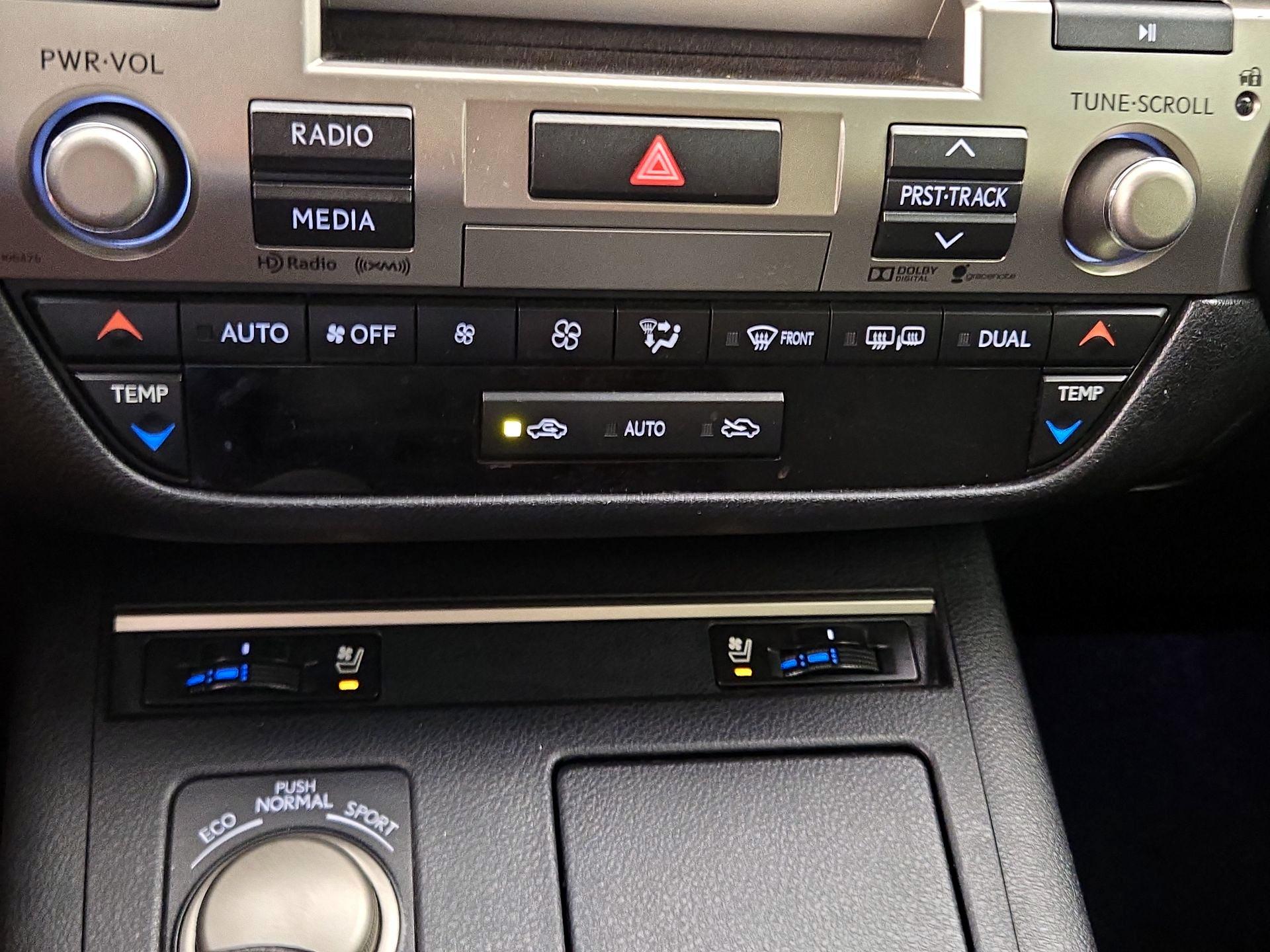 Thumbnail: 2015 Lexus ES - 17