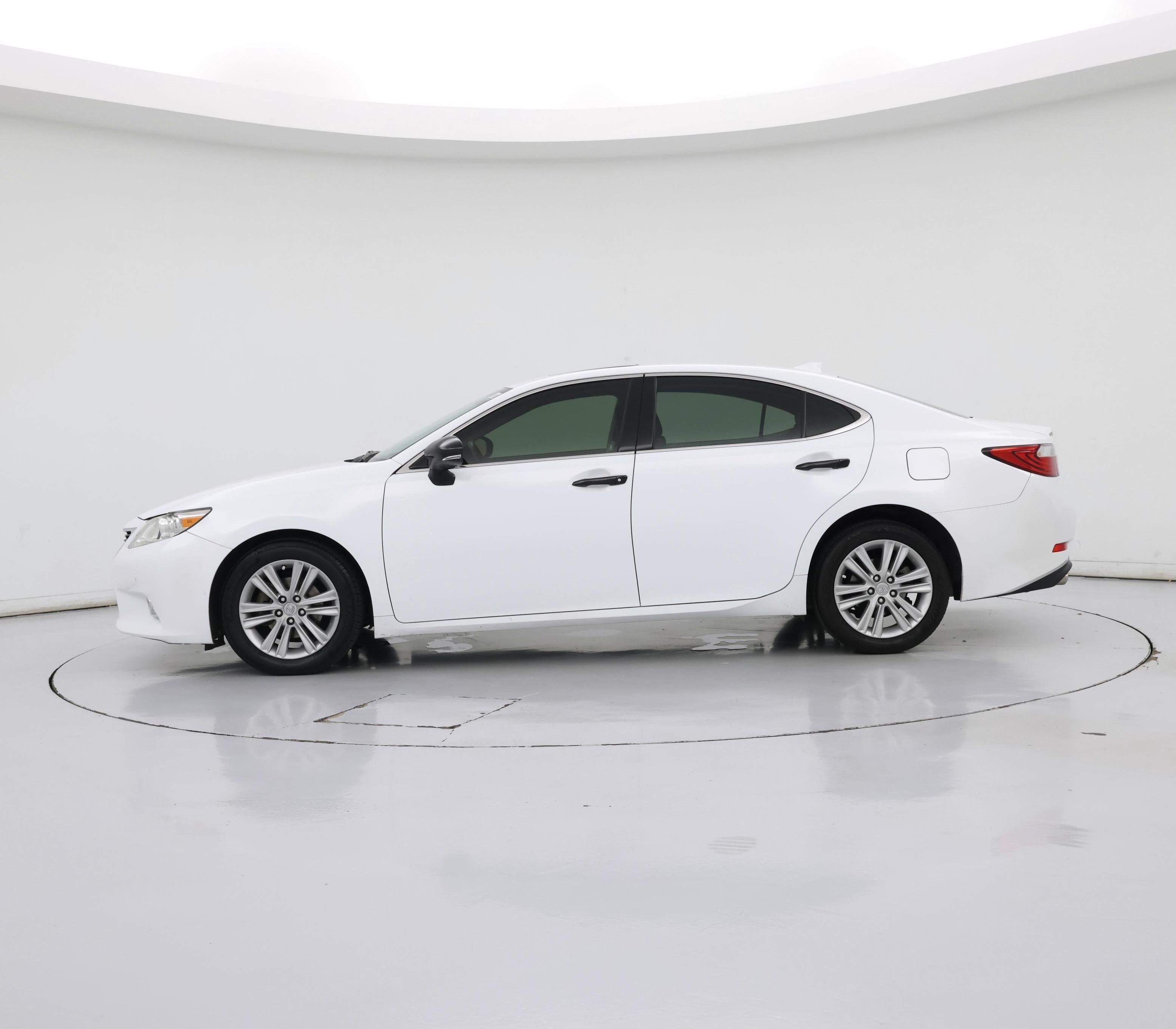 Thumbnail: 2015 Lexus ES - 3