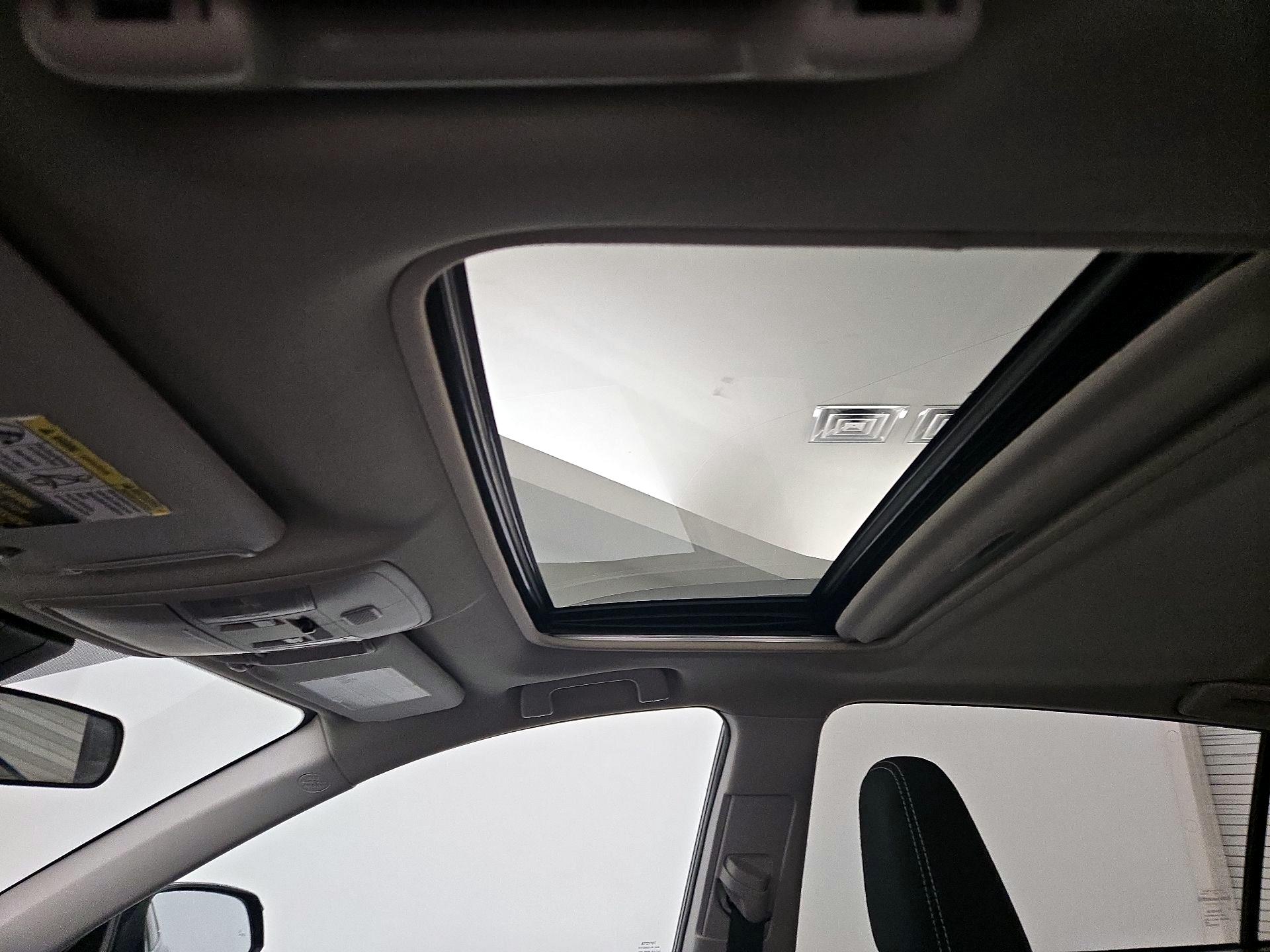Thumbnail: 2018 Toyota RAV4 - 19