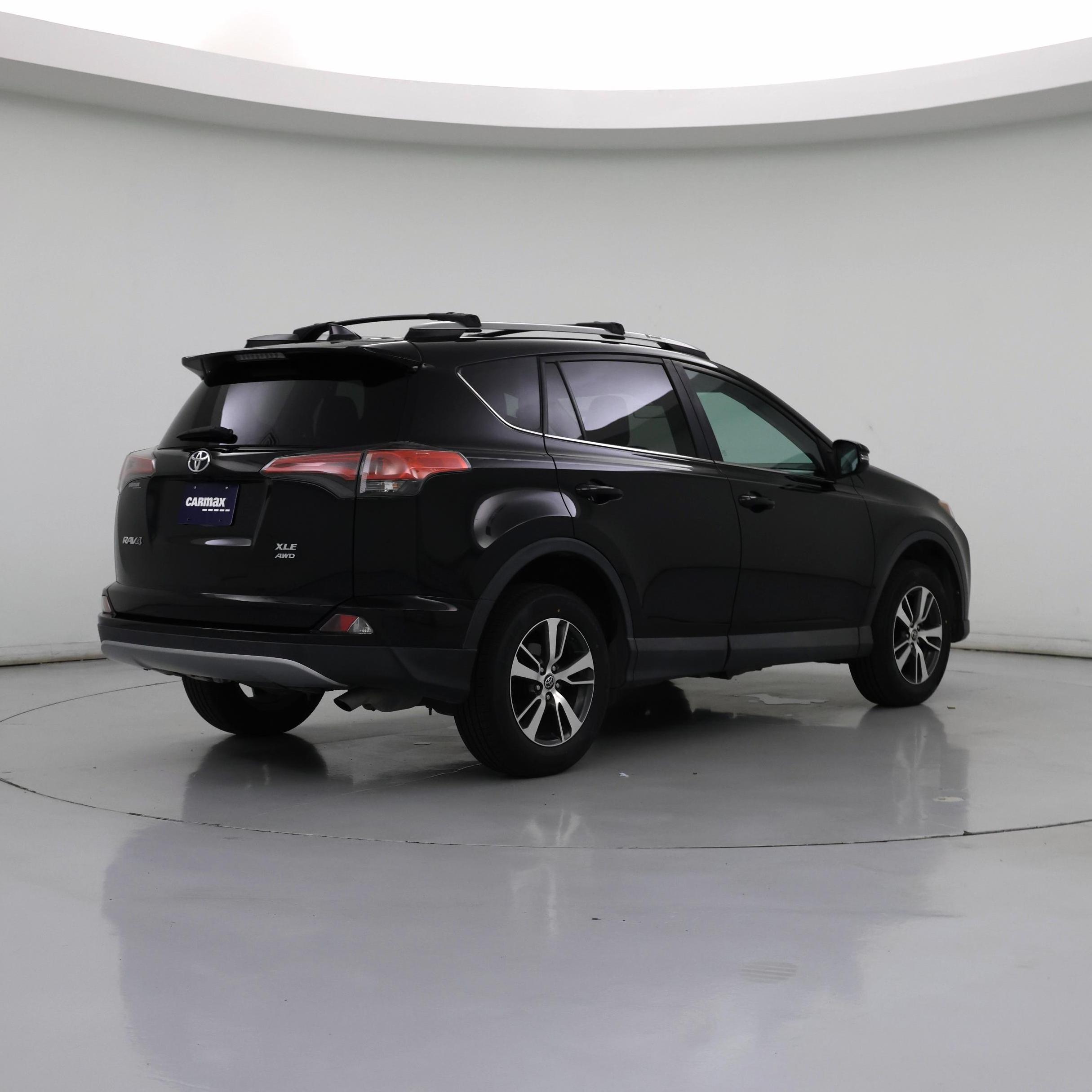 Thumbnail: 2018 Toyota RAV4 - 8