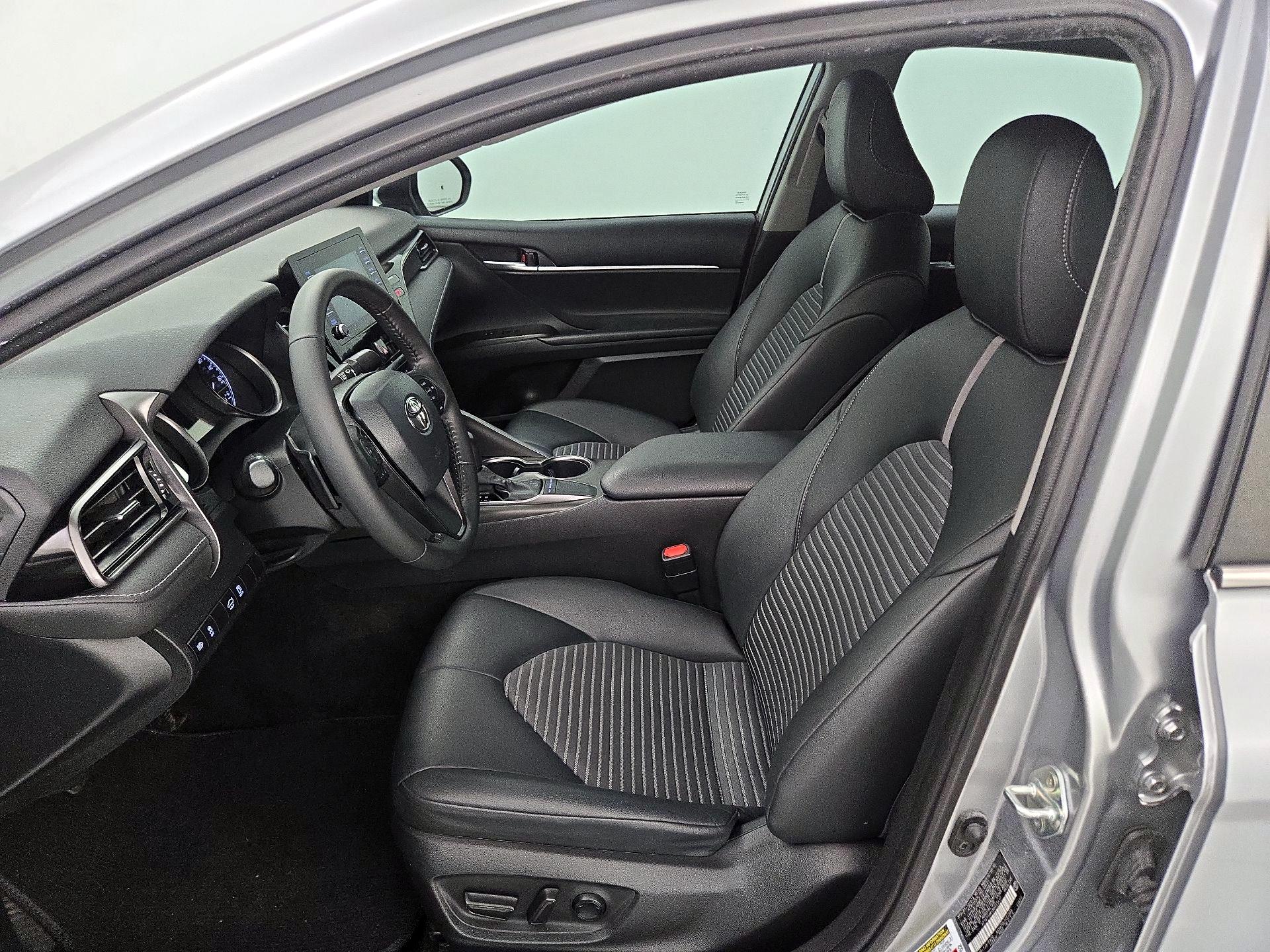 Thumbnail: 2022 Toyota Camry - 11