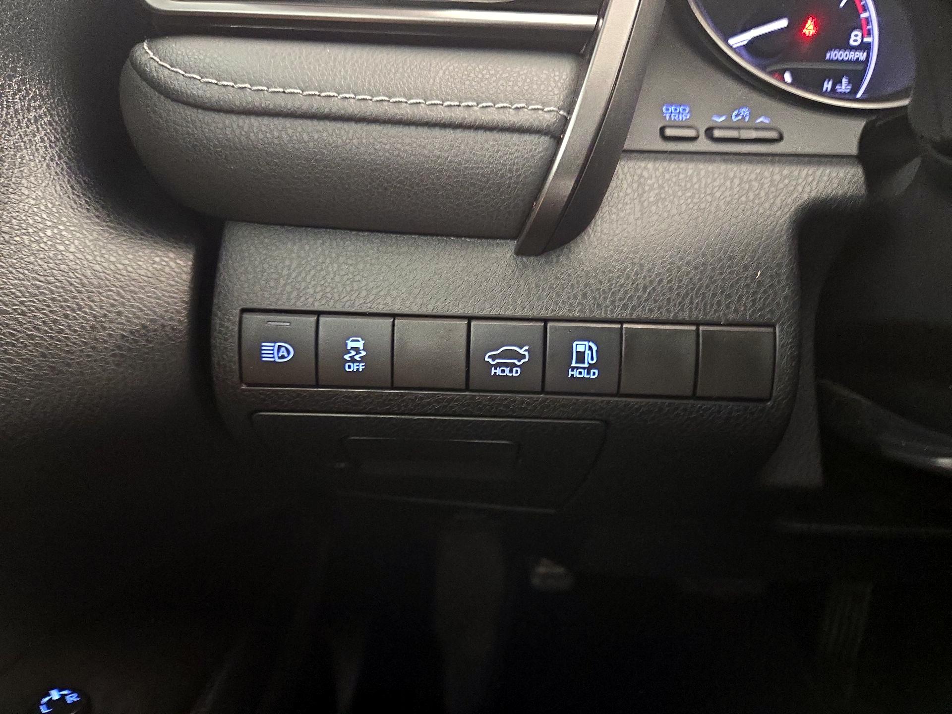 Thumbnail: 2022 Toyota Camry - 13