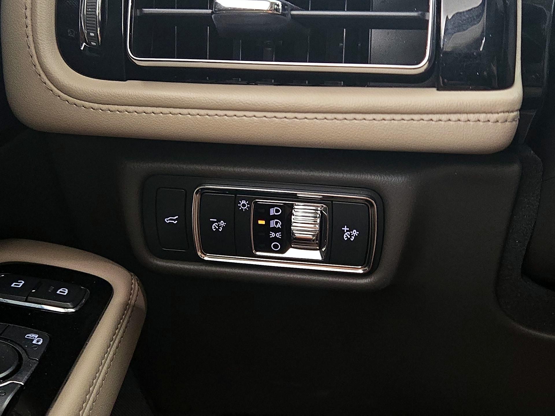 Thumbnail: 2022 Lincoln Aviator - 13