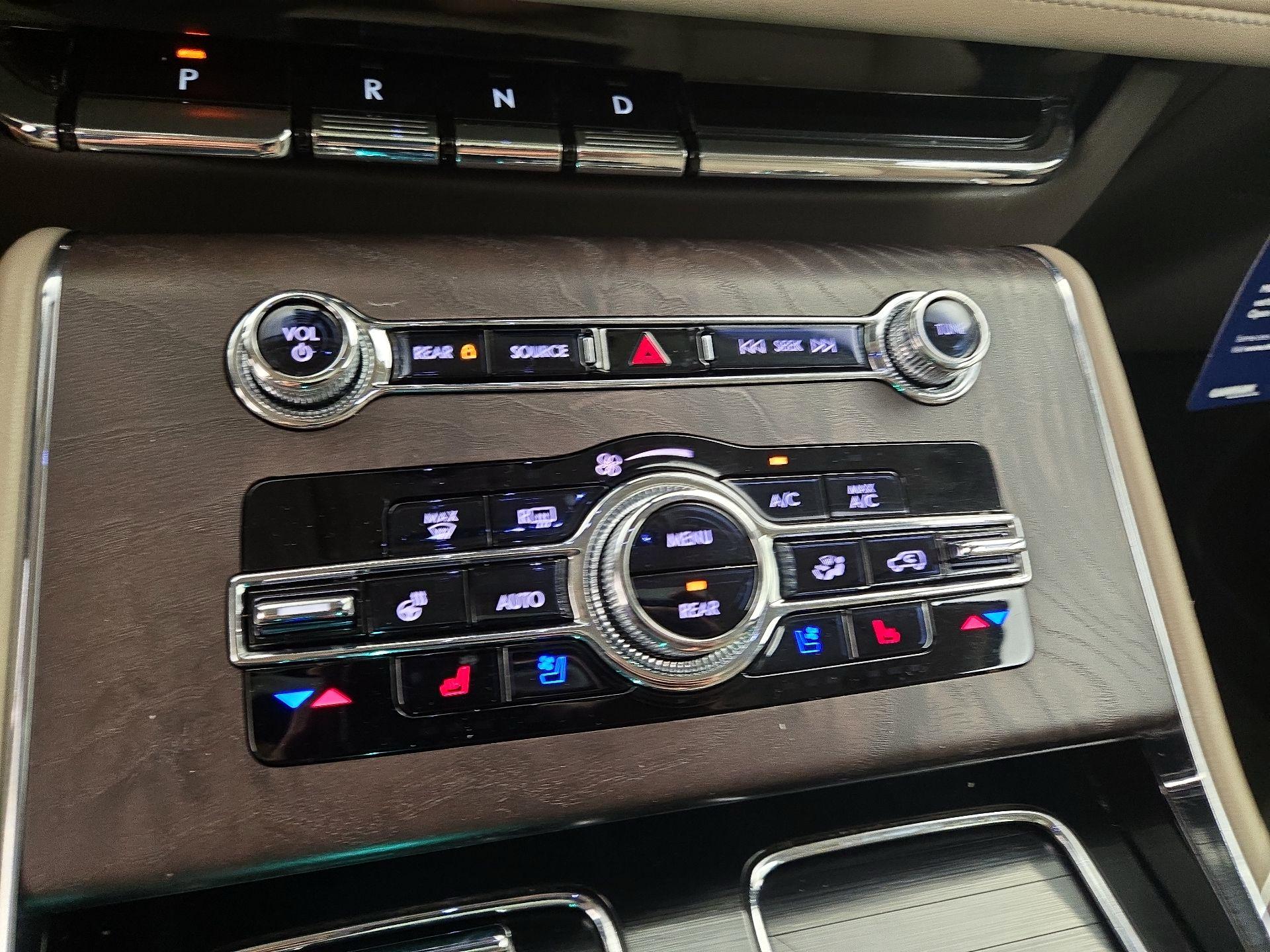 Thumbnail: 2022 Lincoln Aviator - 17