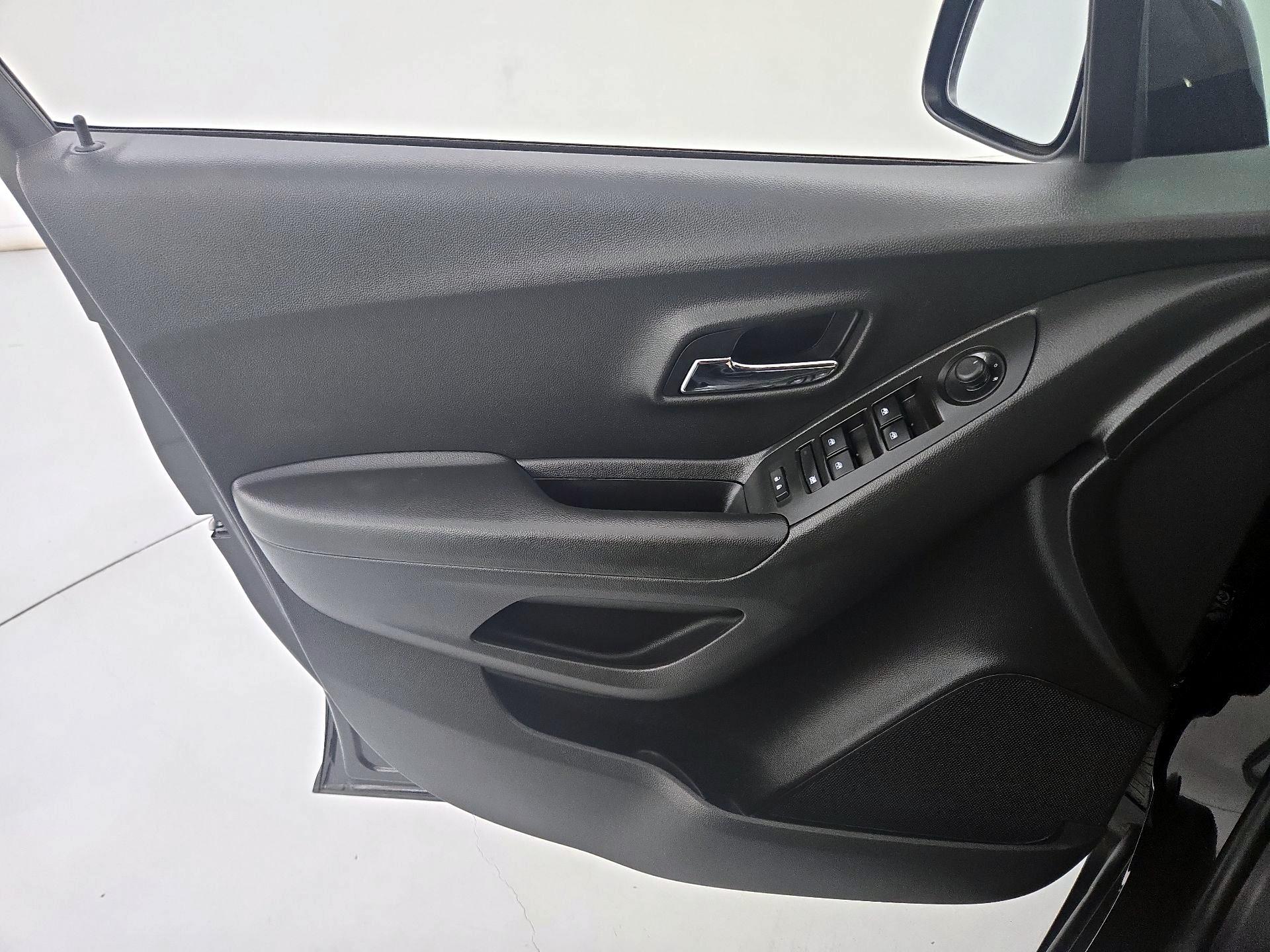 Thumbnail: 2021 Chevrolet Trax - 12