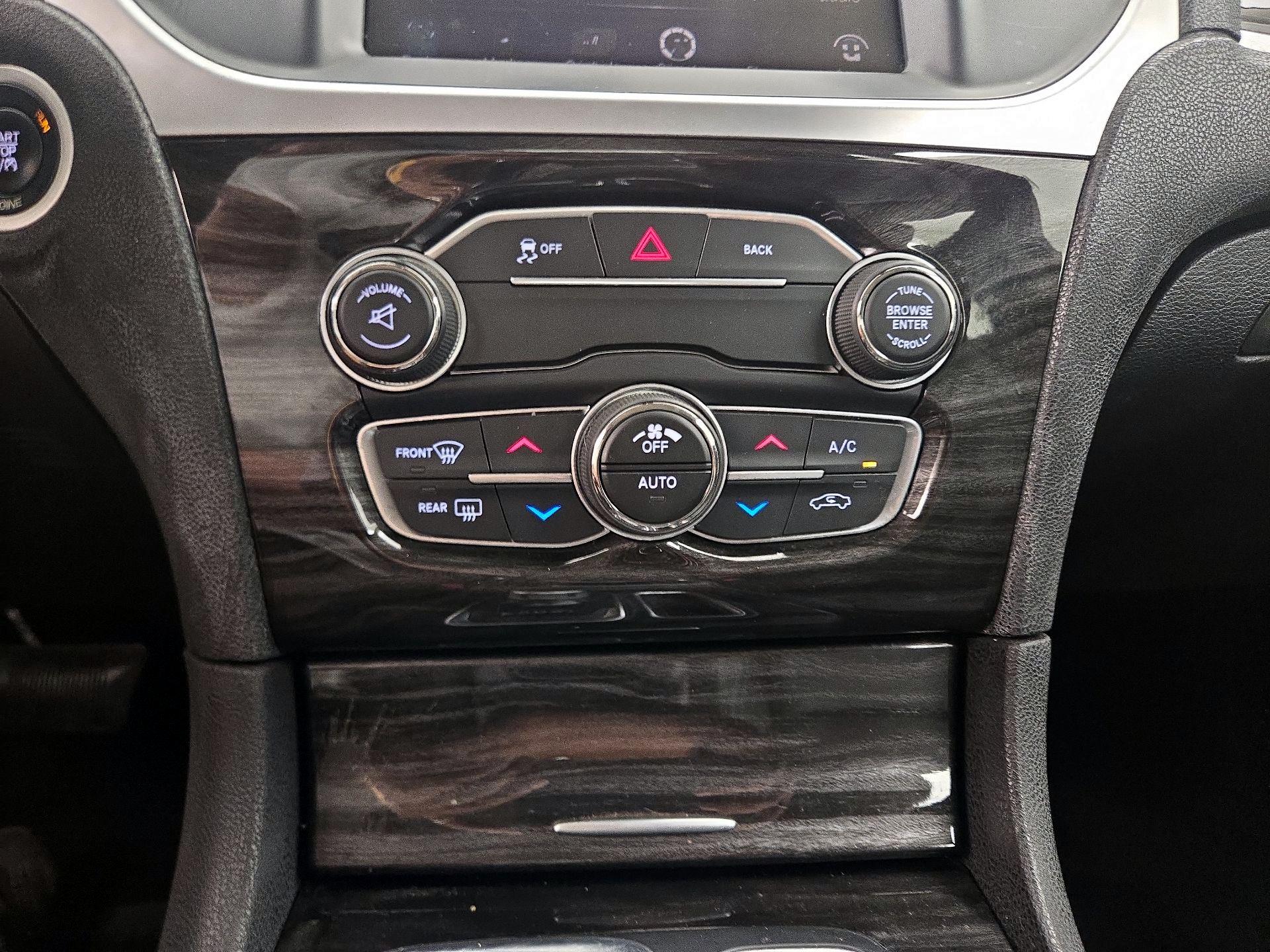 Thumbnail: 2015 Chrysler 300 - 15