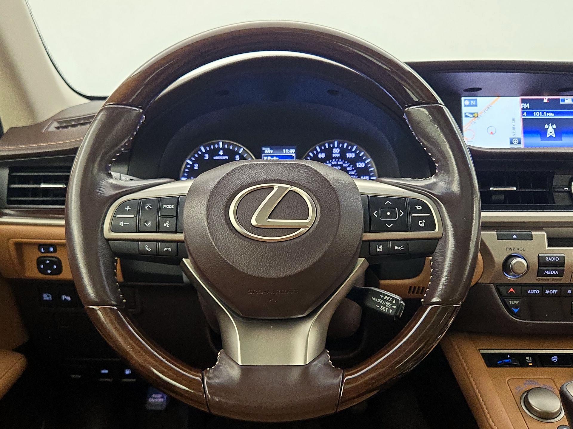 Thumbnail: 2016 Lexus ES - 10