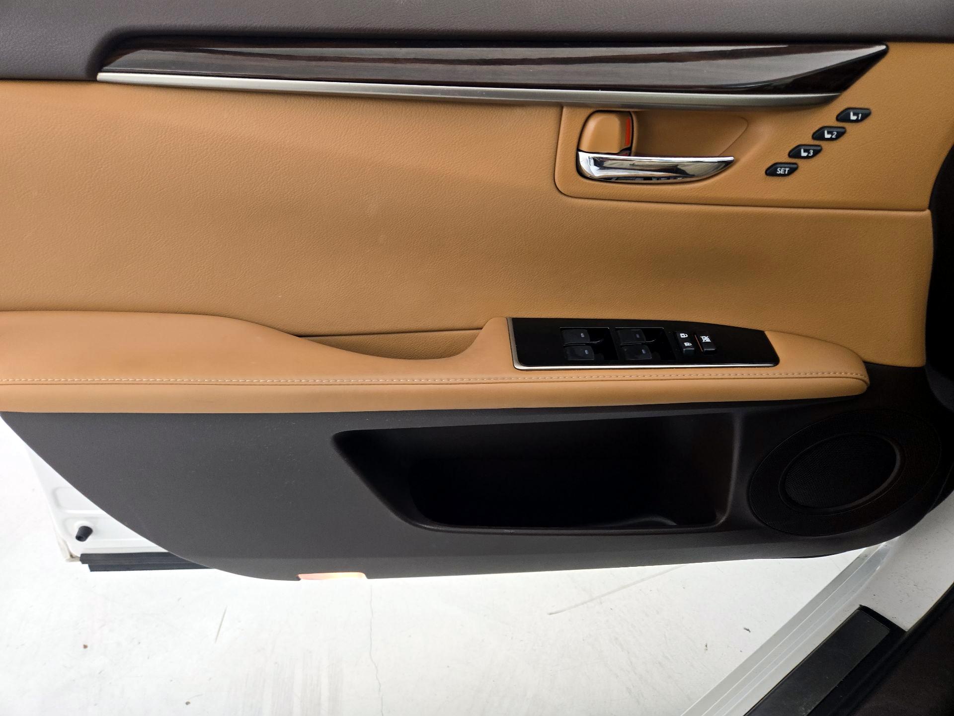 Thumbnail: 2016 Lexus ES - 12