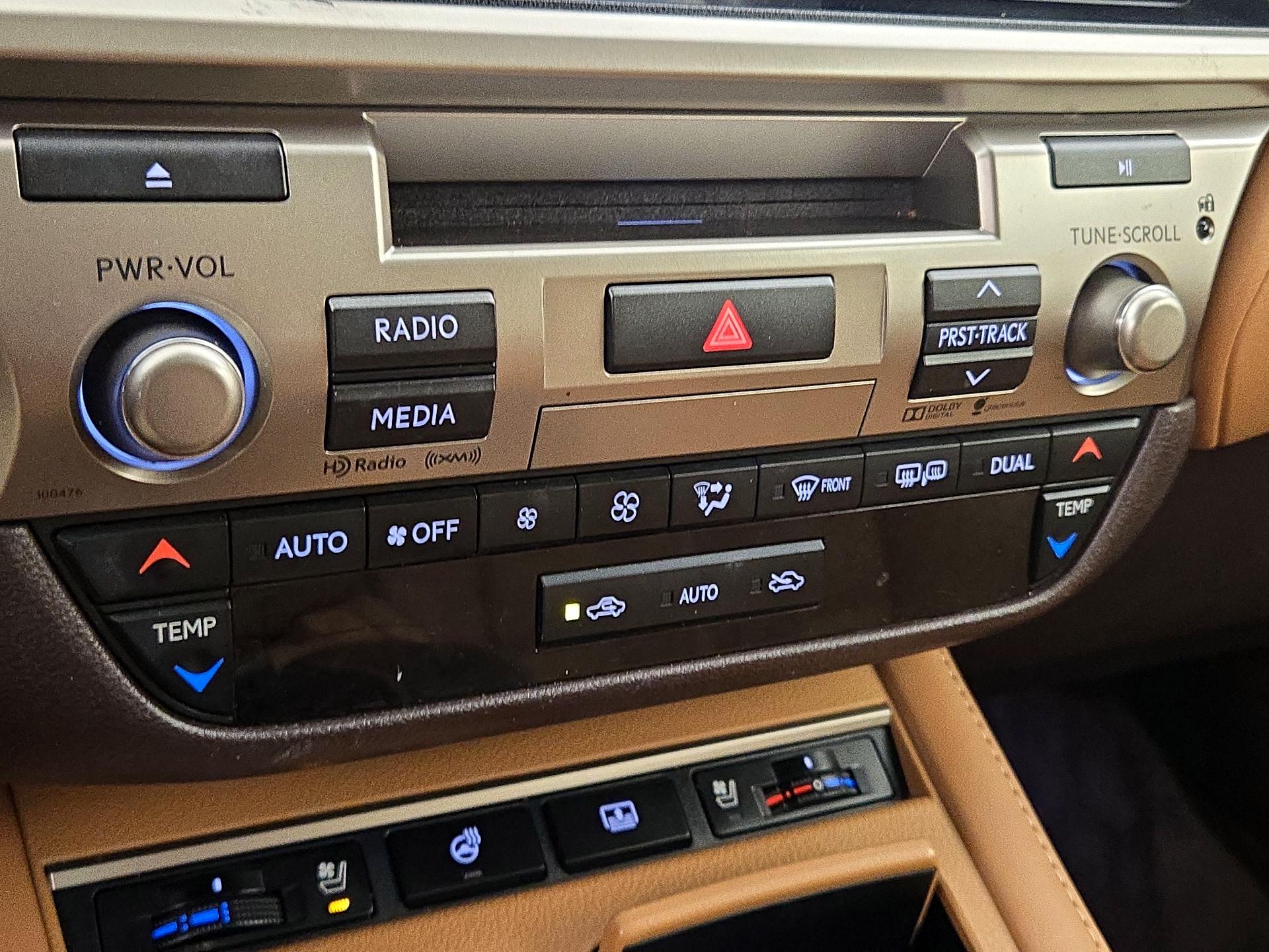 Thumbnail: 2016 Lexus ES - 16