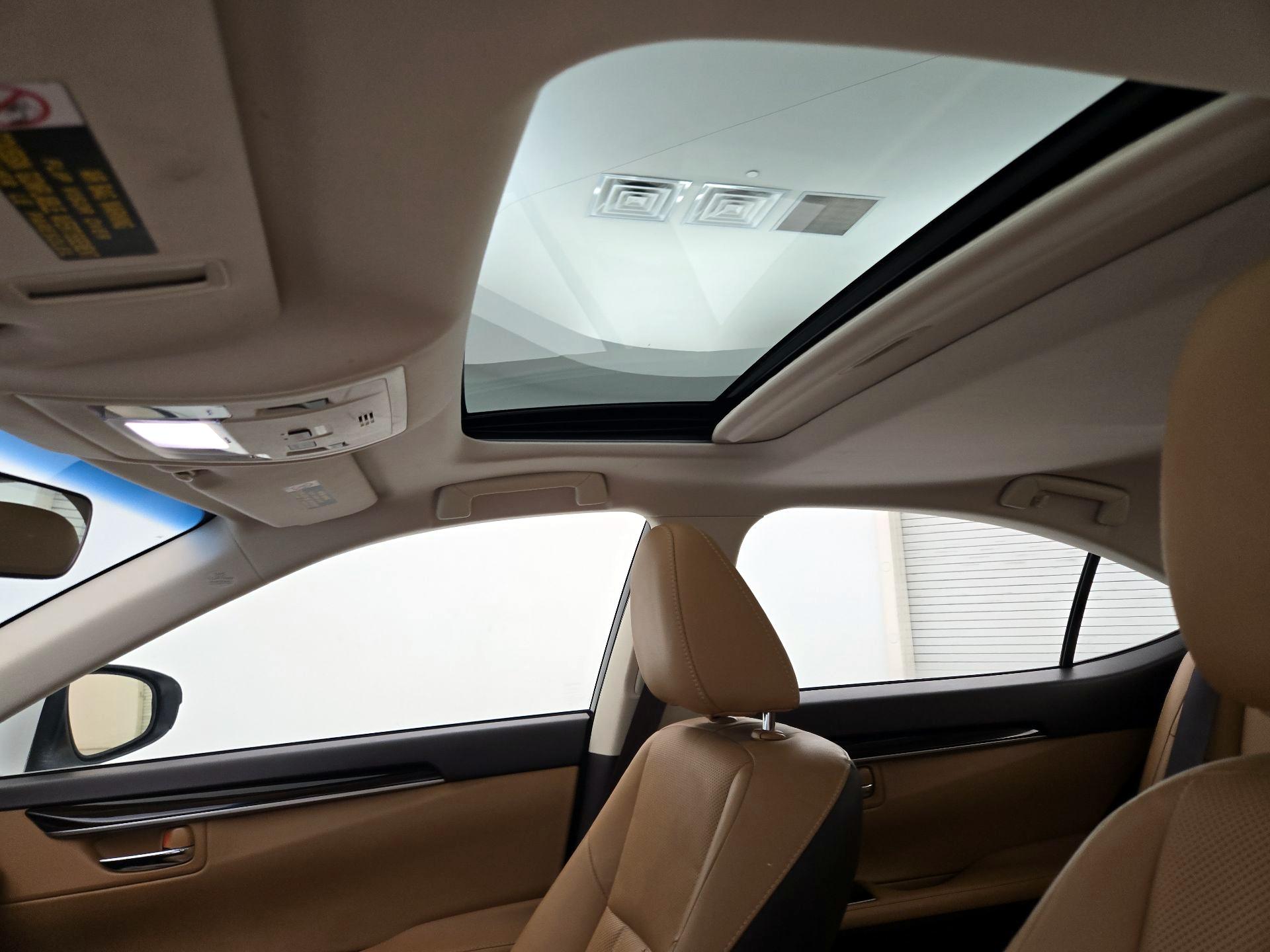 Thumbnail: 2016 Lexus ES - 19