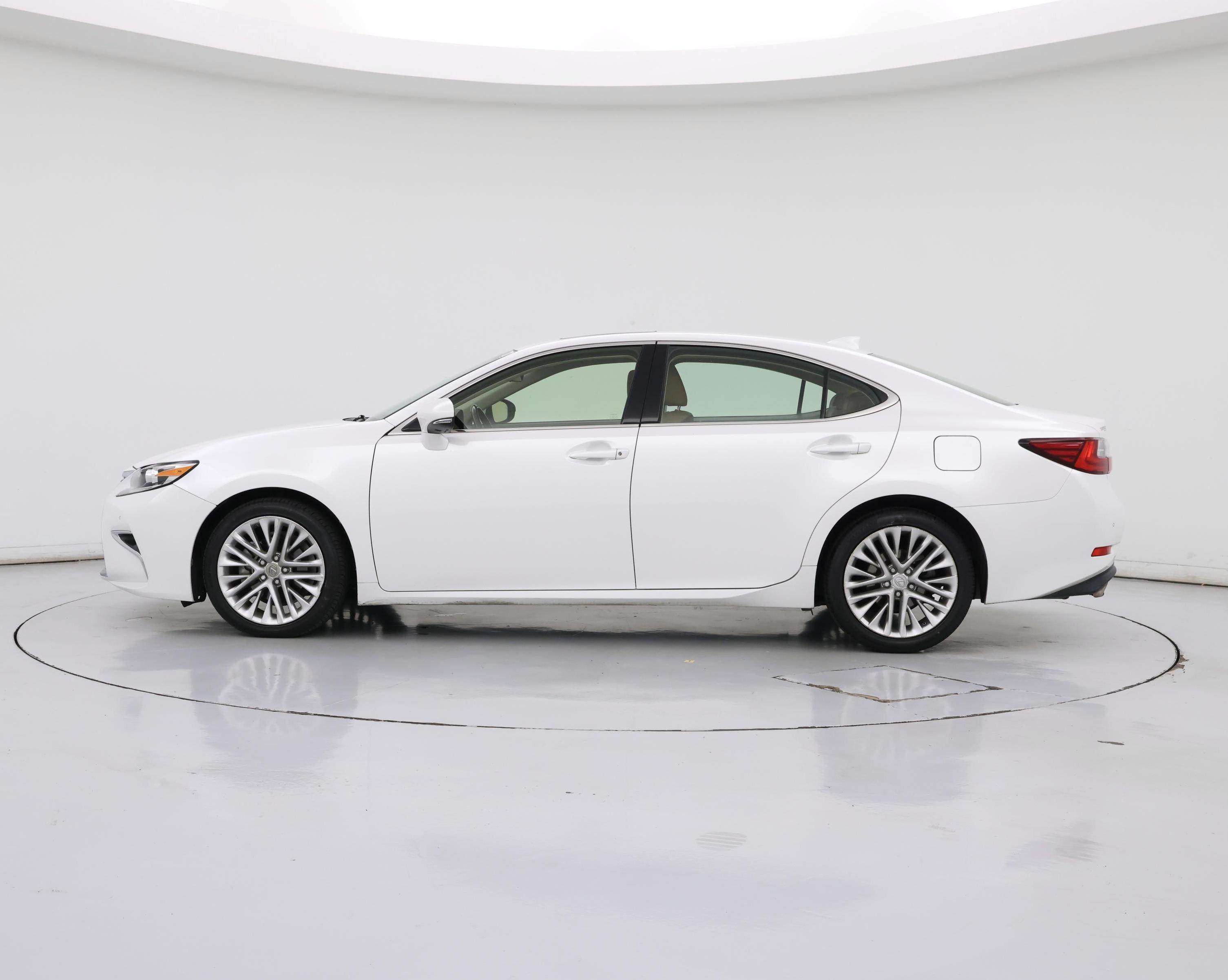 Thumbnail: 2016 Lexus ES - 3