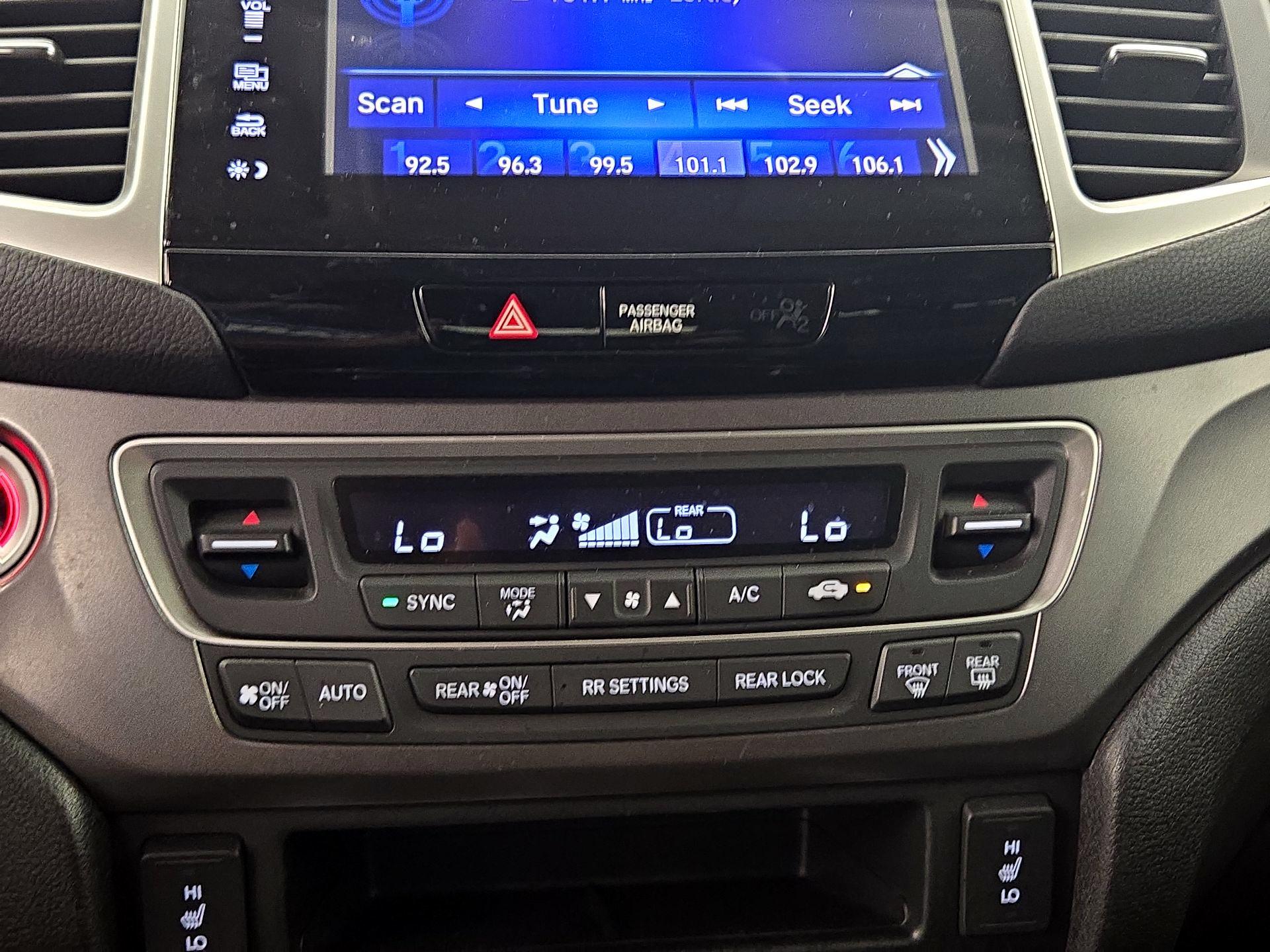 Thumbnail: 2017 Honda Pilot - 16