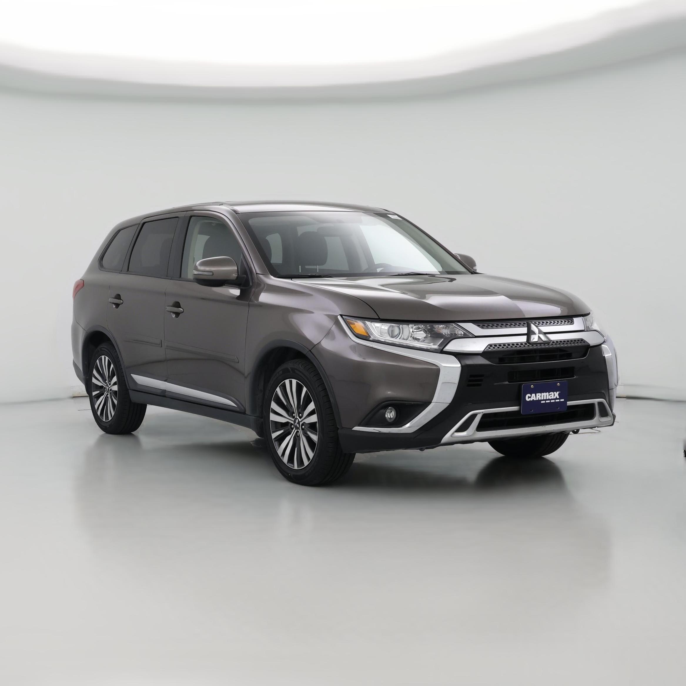 Thumbnail: 2019 Mitsubishi Outlander - 1
