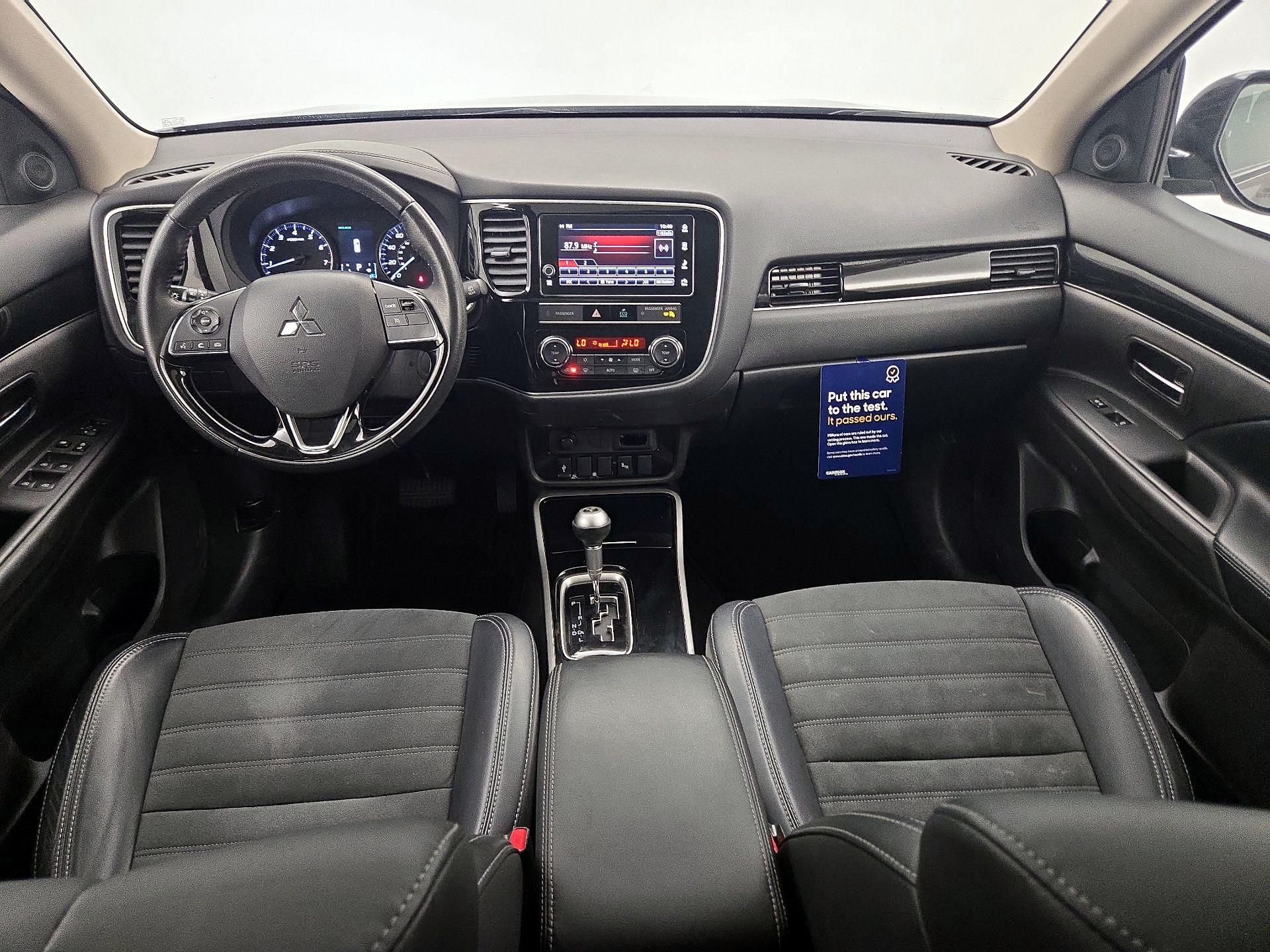 Thumbnail: 2019 Mitsubishi Outlander - 9