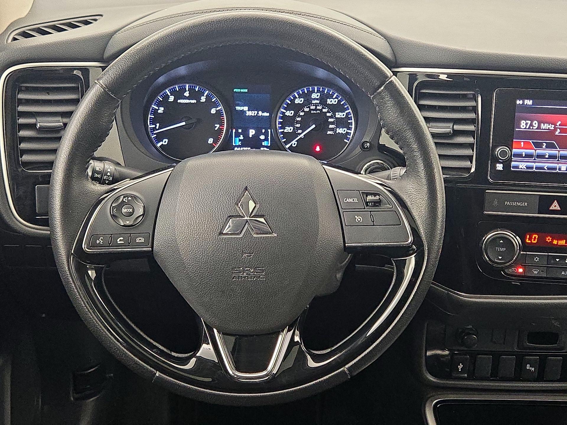 Thumbnail: 2019 Mitsubishi Outlander - 10