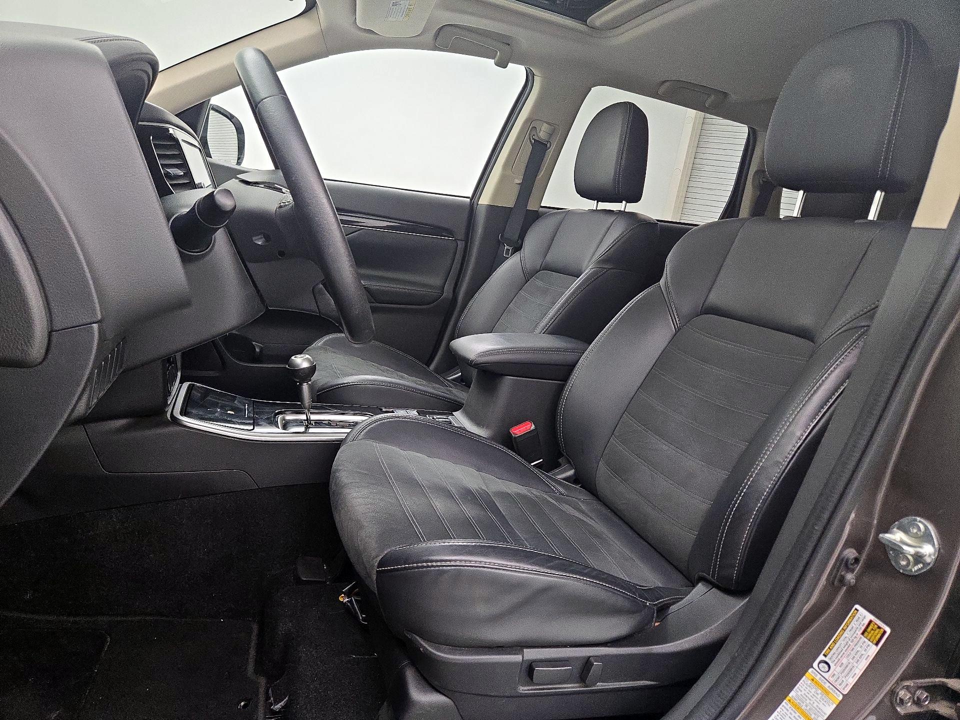 Thumbnail: 2019 Mitsubishi Outlander - 11