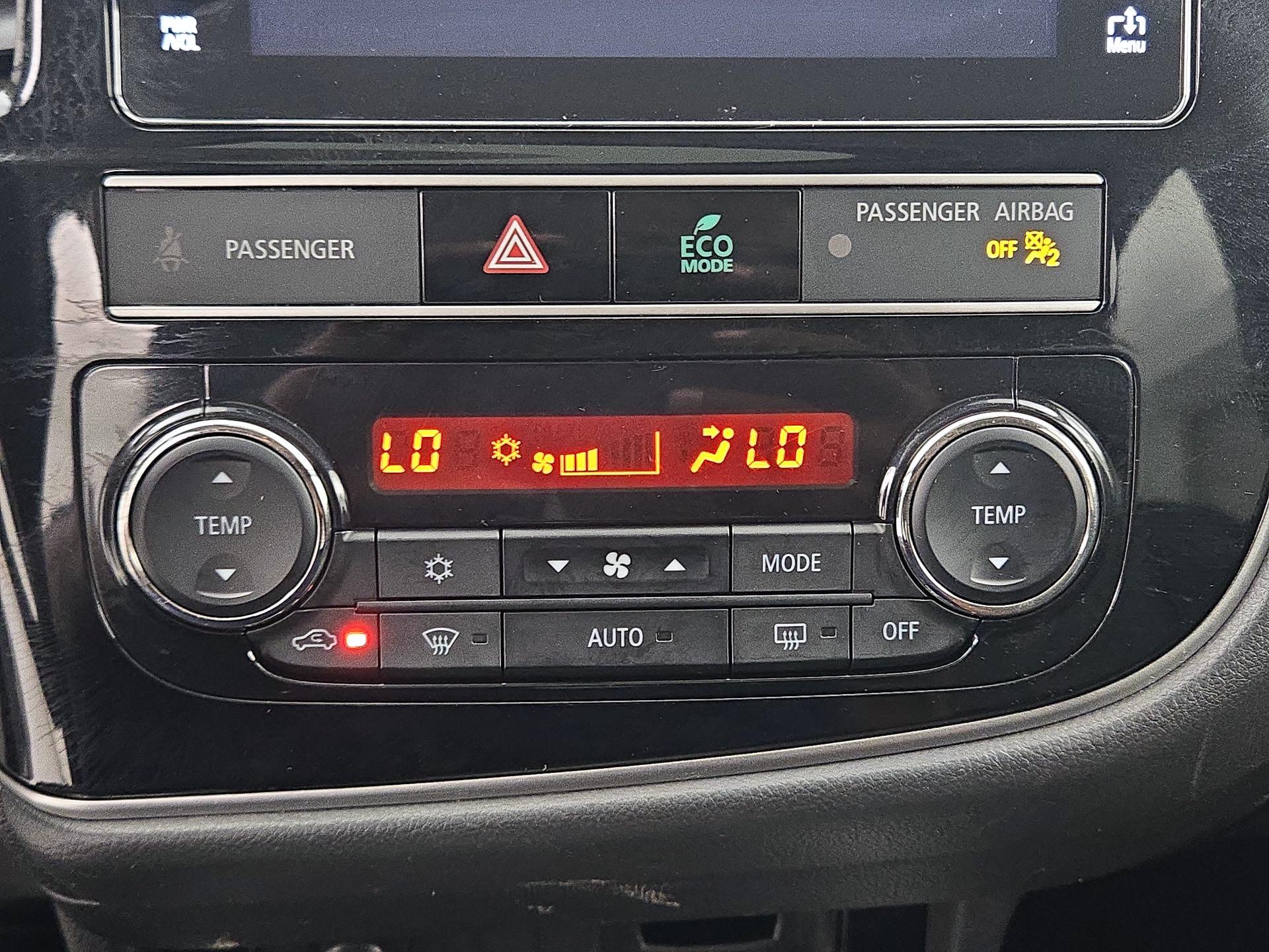 Thumbnail: 2019 Mitsubishi Outlander - 16