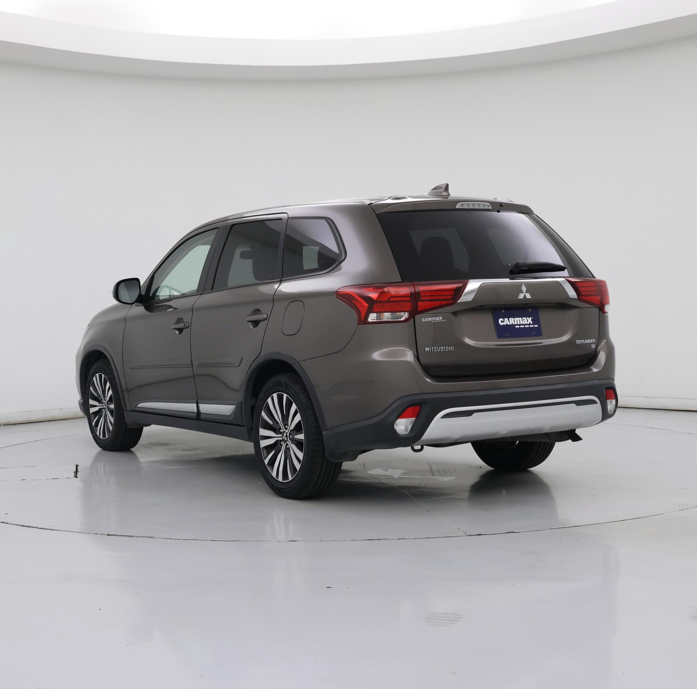 Thumbnail: 2019 Mitsubishi Outlander - 2