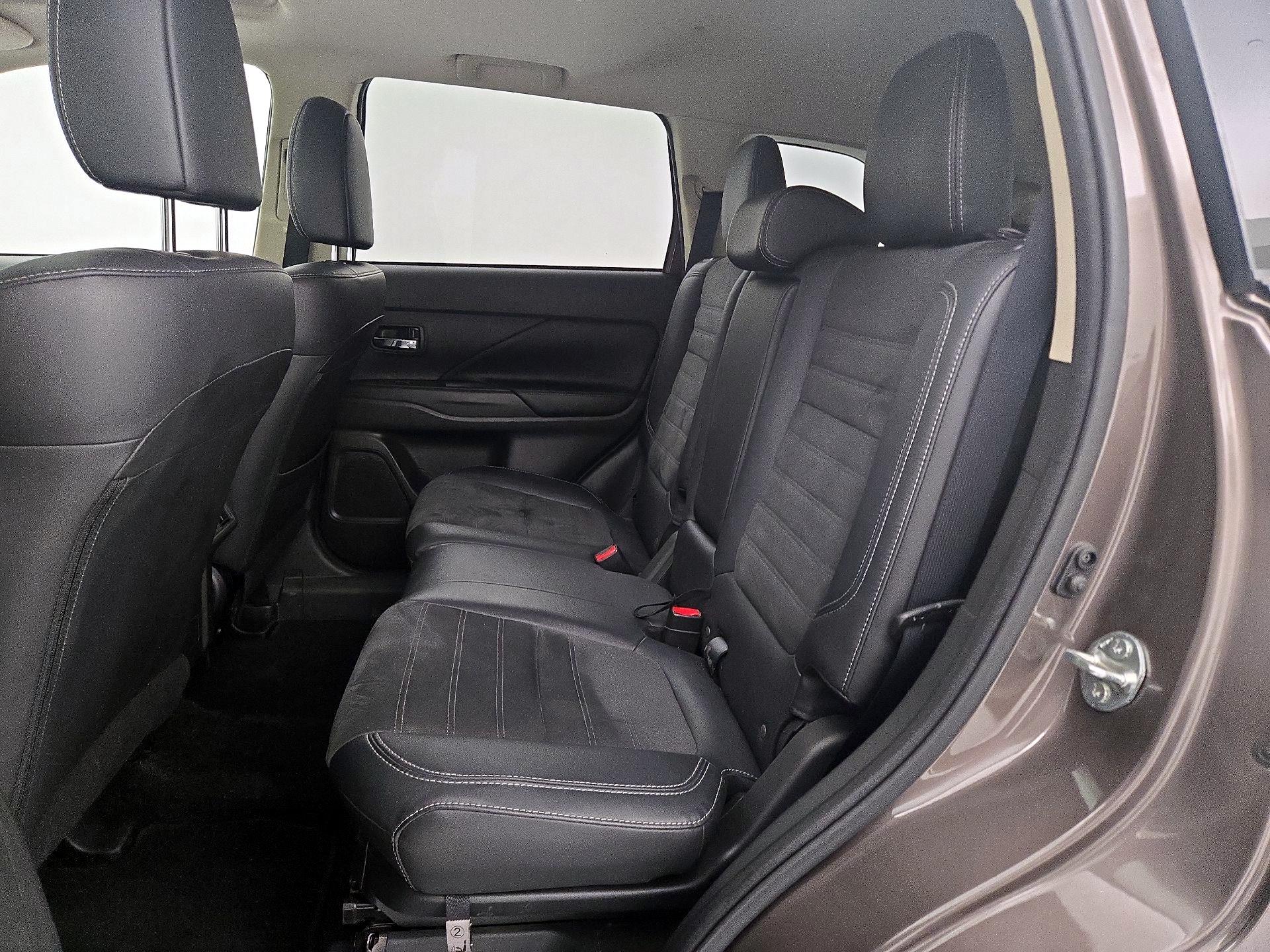 Thumbnail: 2019 Mitsubishi Outlander - 20