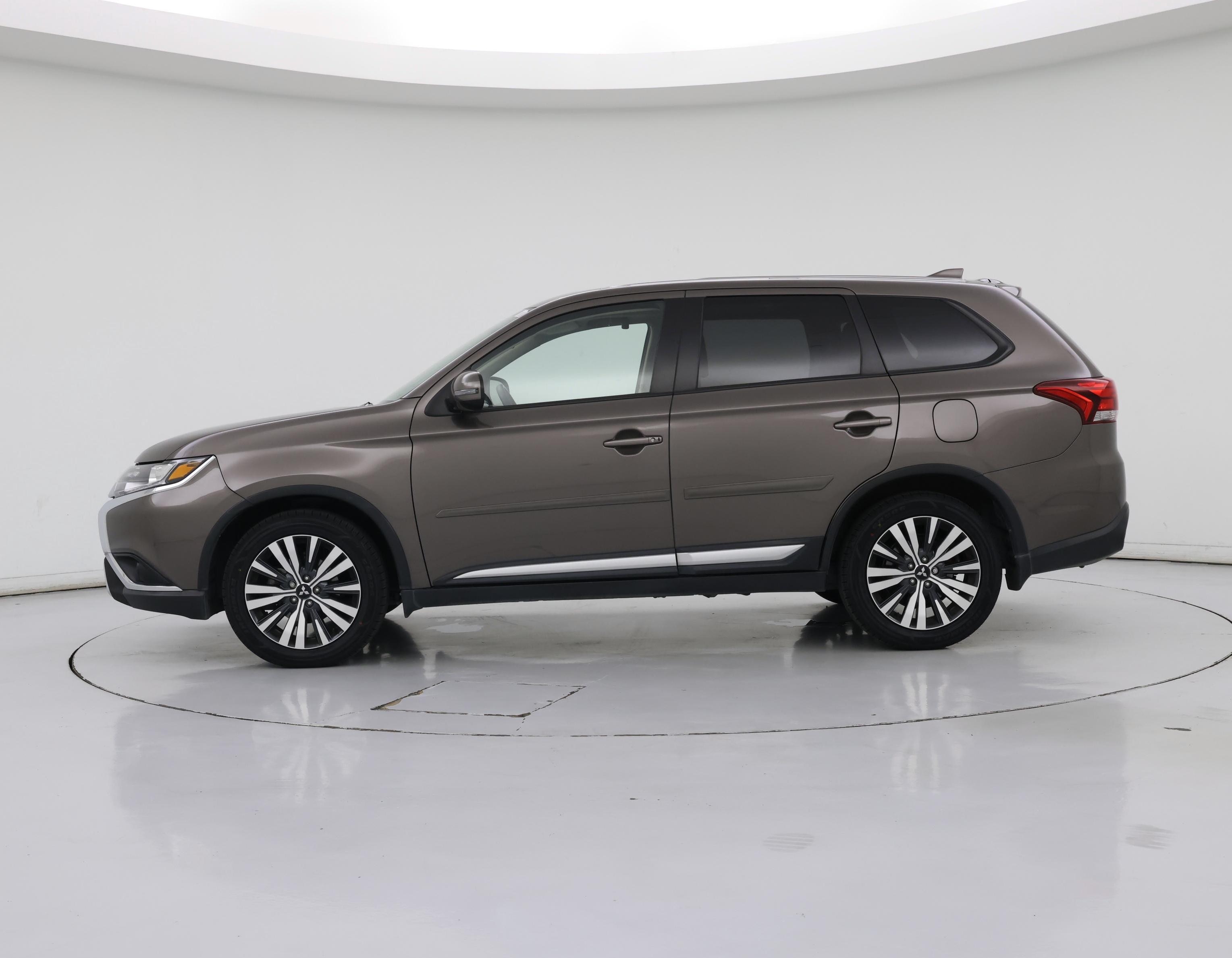 Thumbnail: 2019 Mitsubishi Outlander - 3