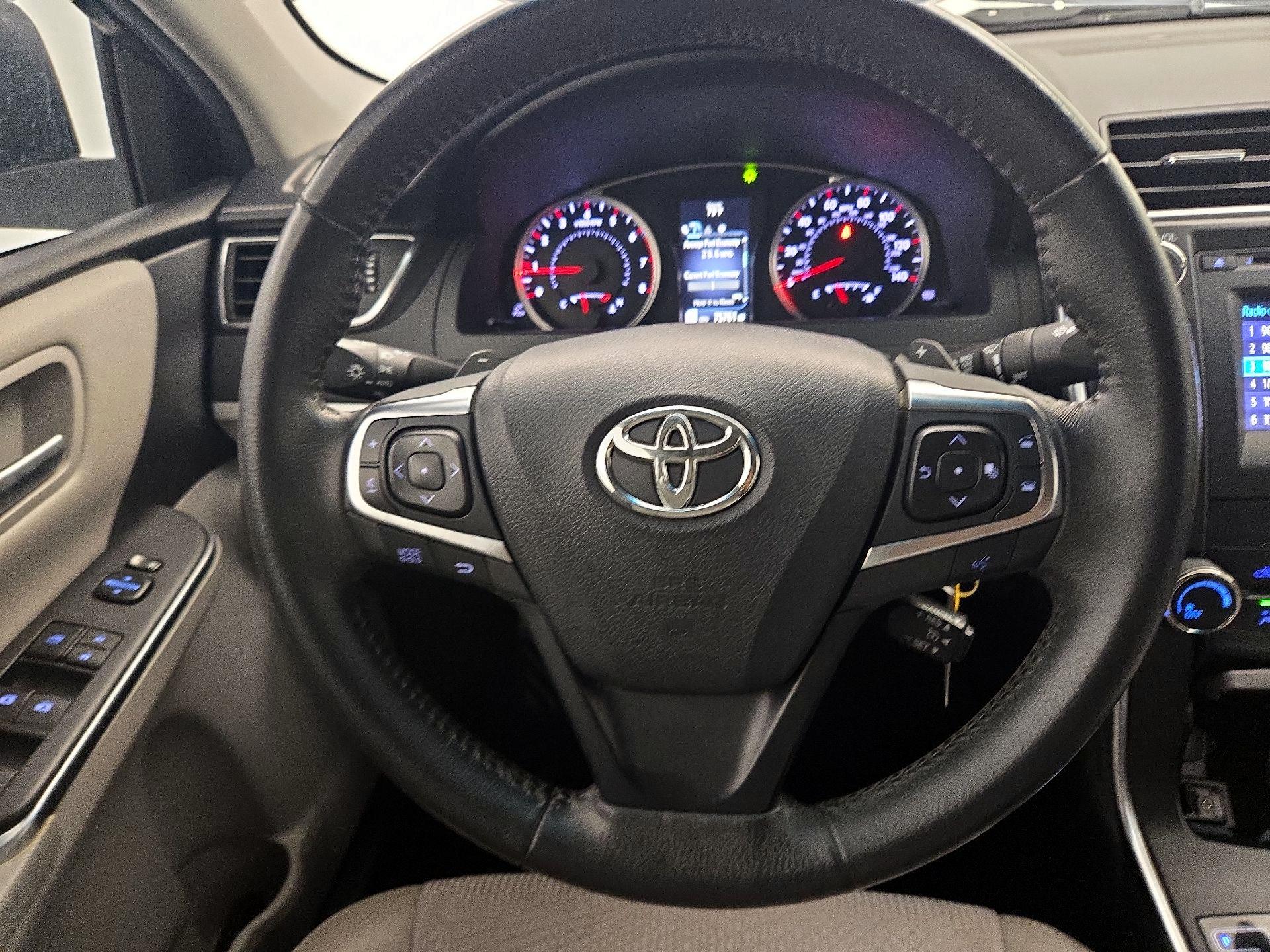 Thumbnail: 2016 Toyota Camry - 10