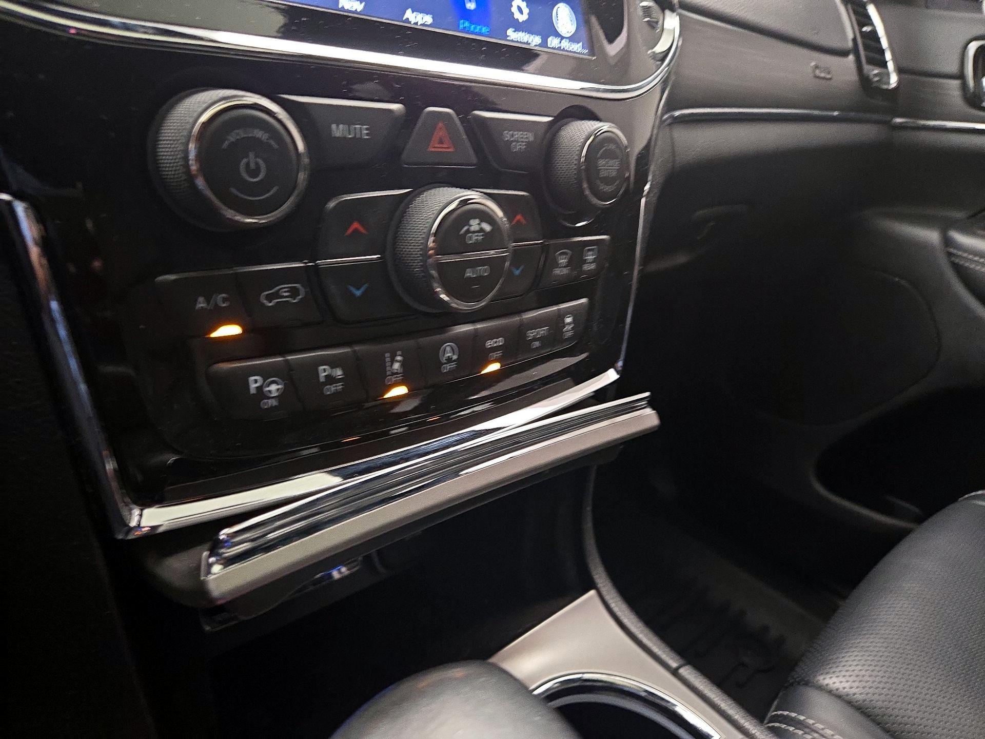 Thumbnail: 2021 Jeep Grand Cherokee - 17