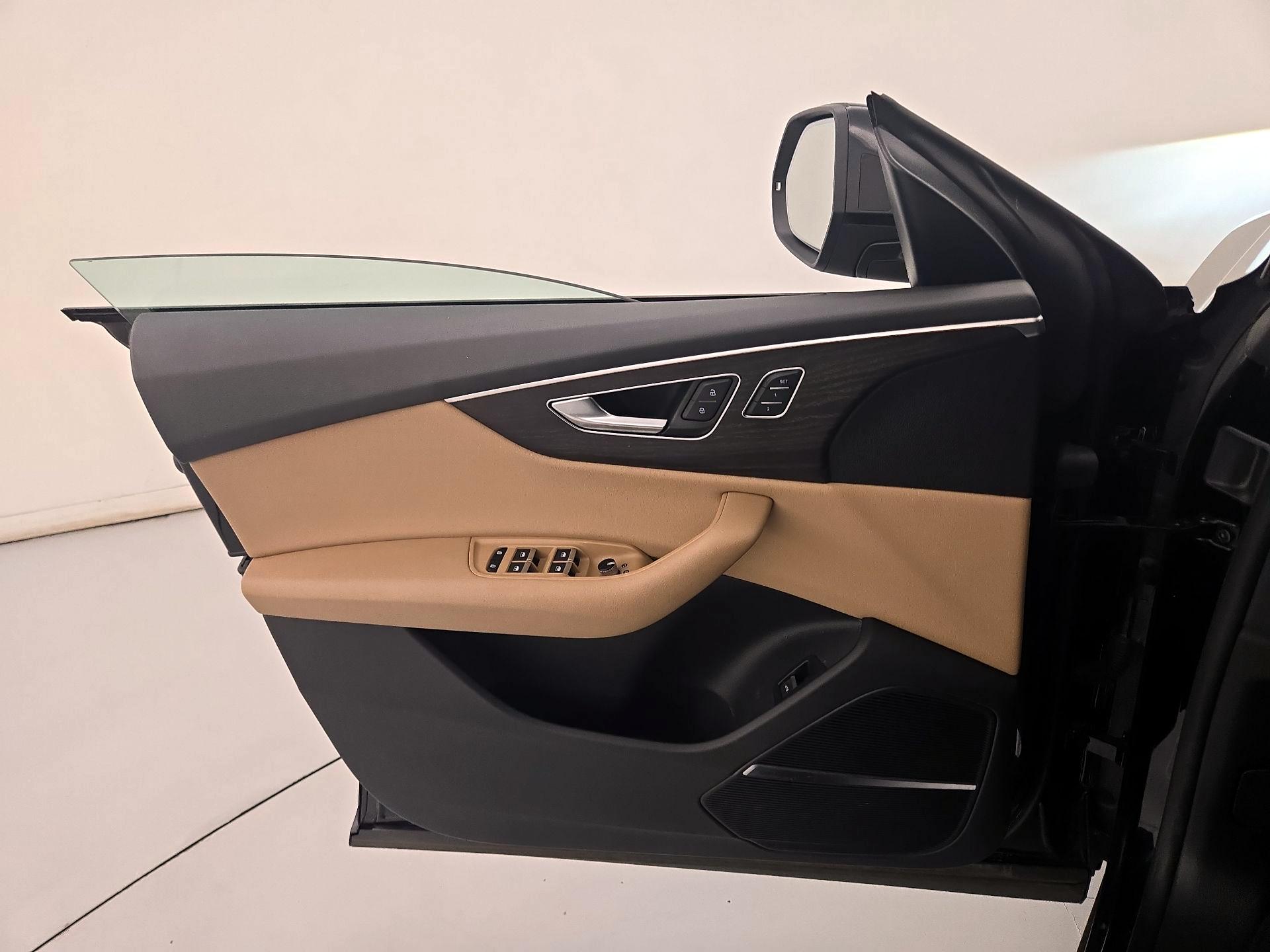 Thumbnail: 2021 Audi Q8 - 12