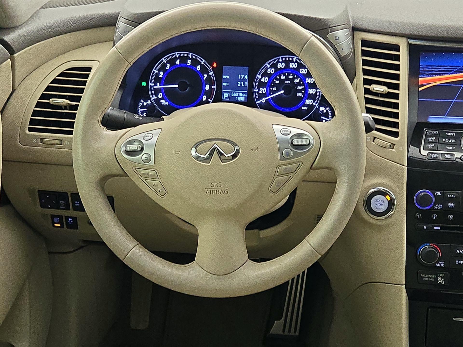 Thumbnail: 2016 INFINITI QX70 - 10