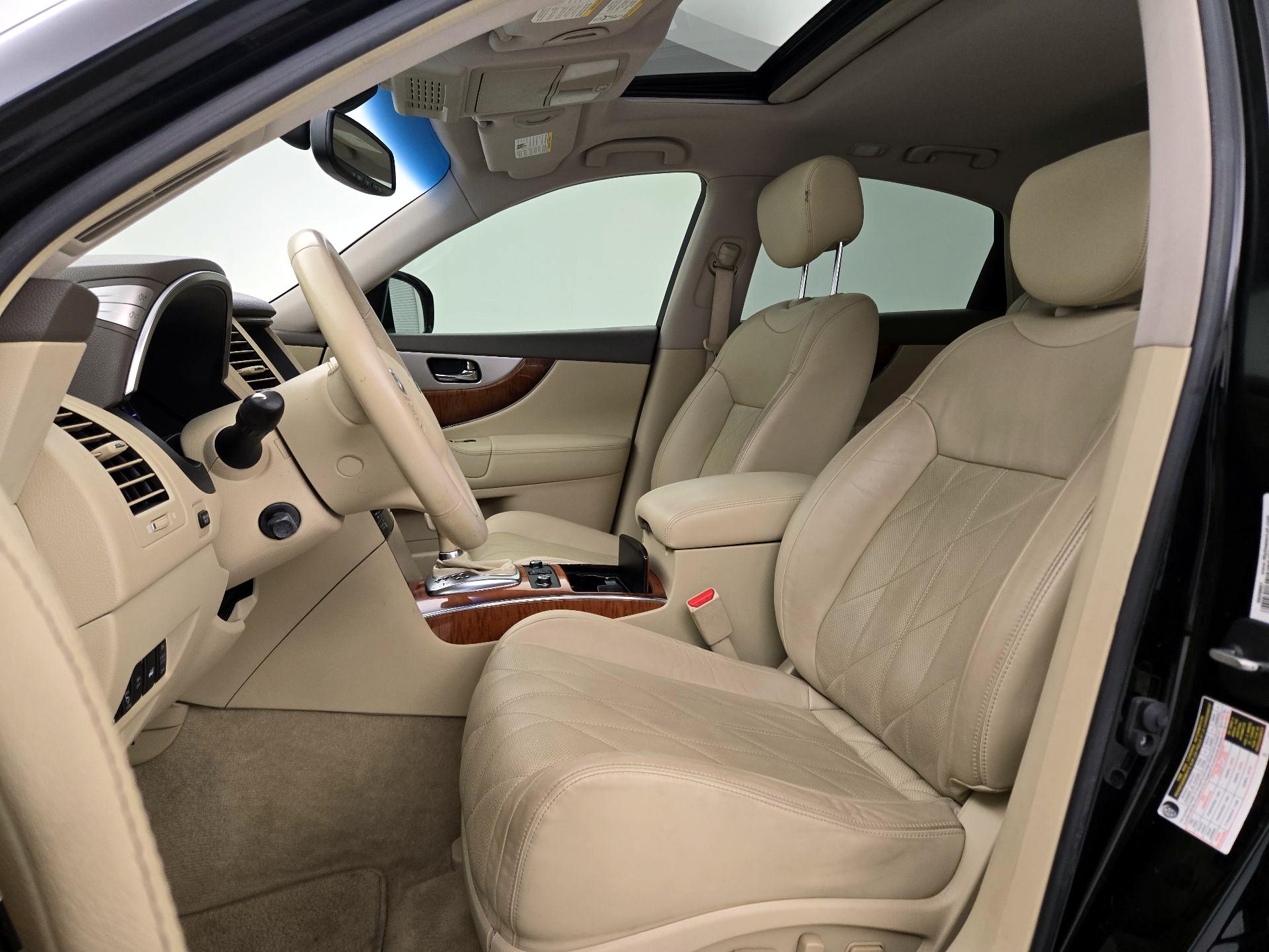 Thumbnail: 2016 INFINITI QX70 - 11