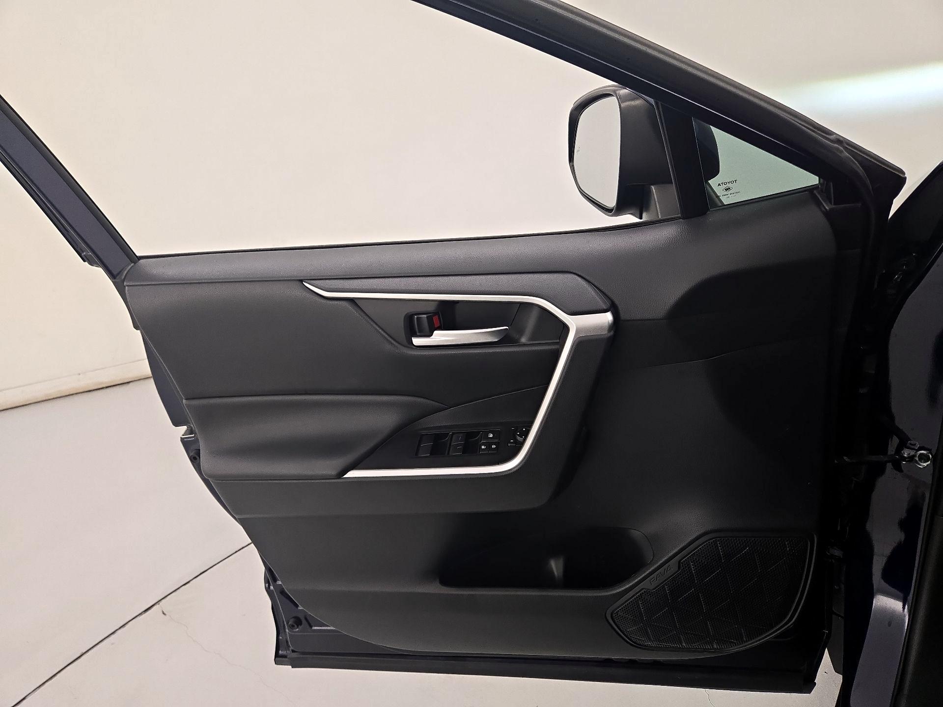 Thumbnail: 2021 Toyota RAV4 - 12