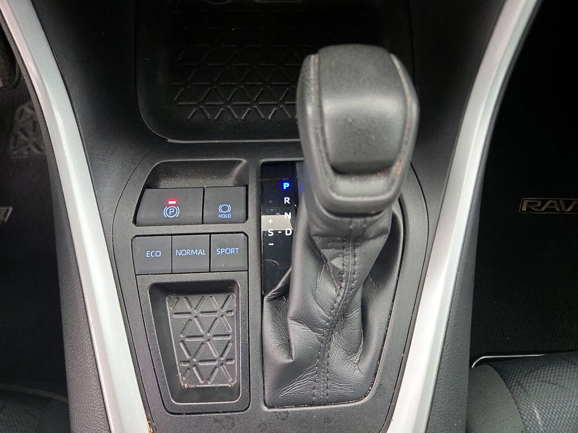 Thumbnail: 2021 Toyota RAV4 - 17