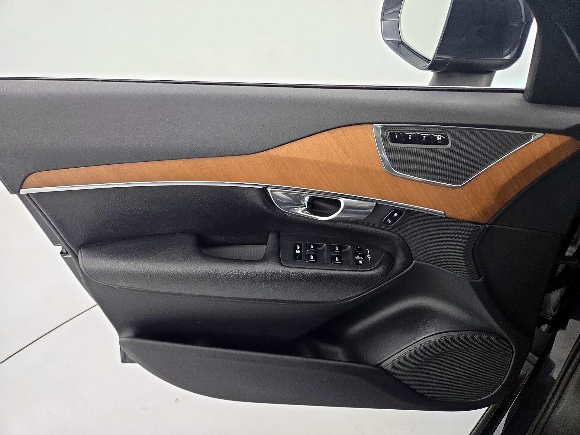 Thumbnail: 2021 Volvo XC90 - 12