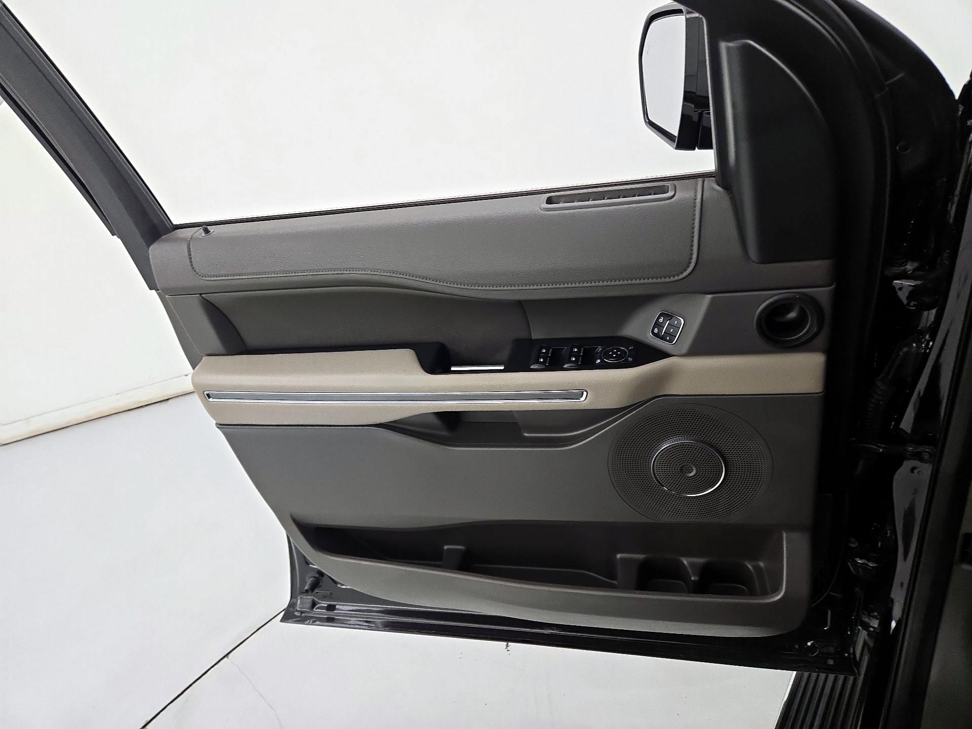 Thumbnail: 2021 Ford Expedition - 12