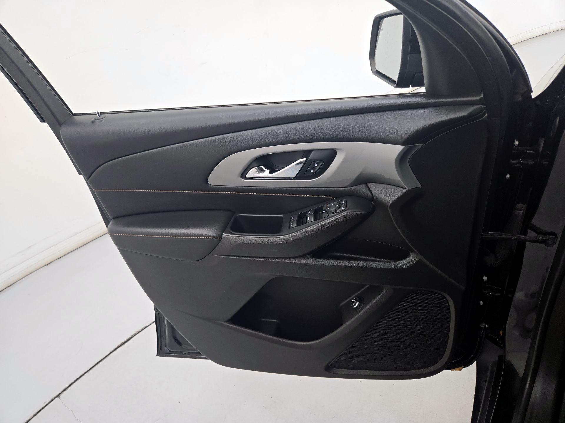 Thumbnail: 2021 Chevrolet Traverse - 12