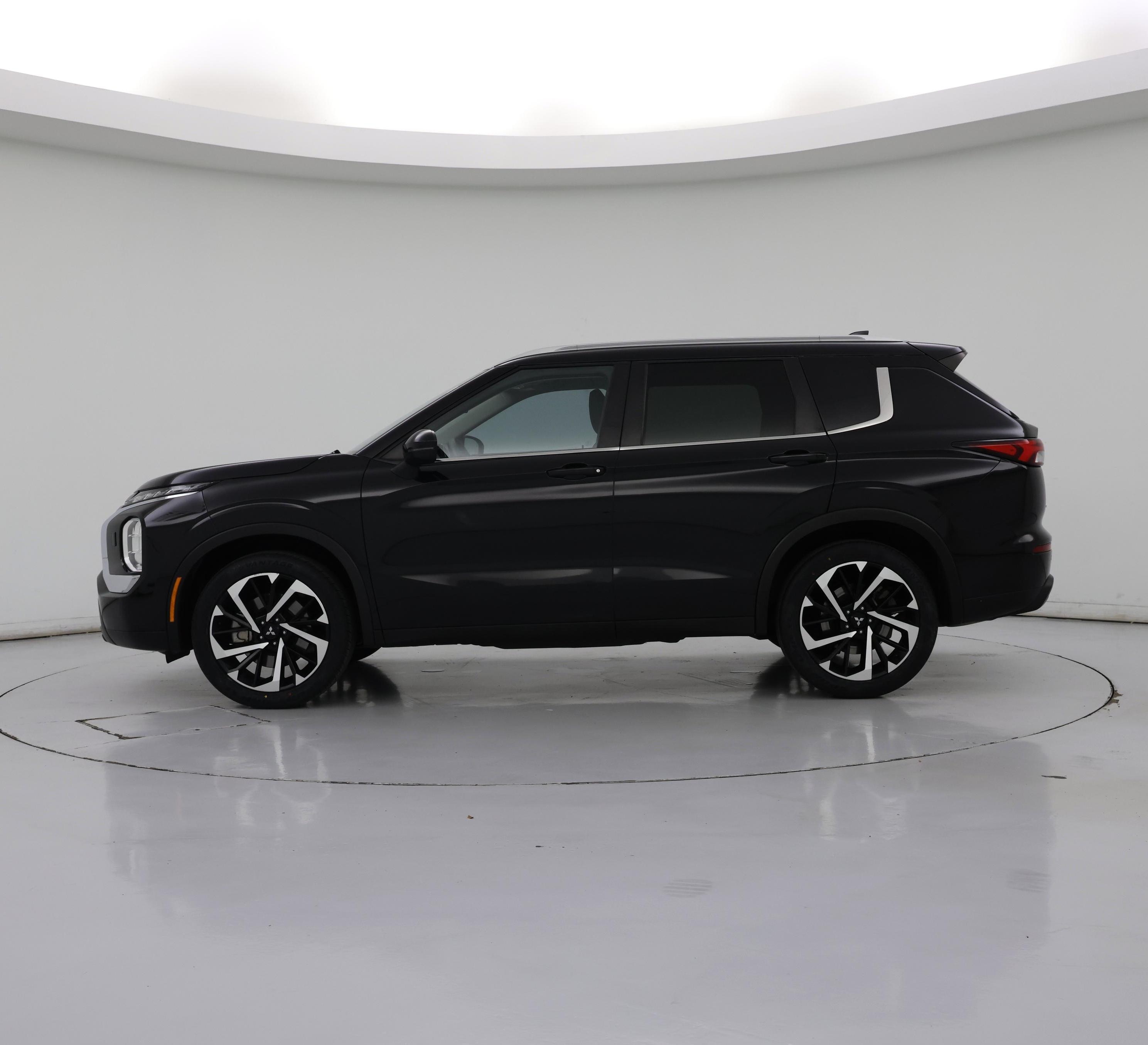 Thumbnail: 2022 Mitsubishi Outlander - 3