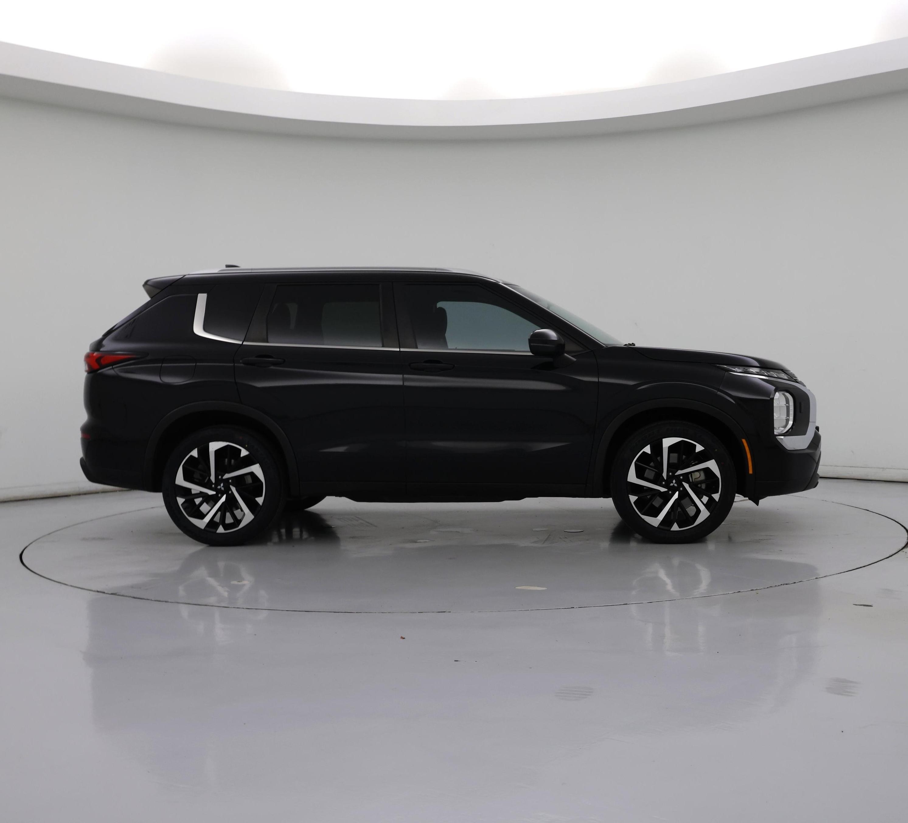Thumbnail: 2022 Mitsubishi Outlander - 7