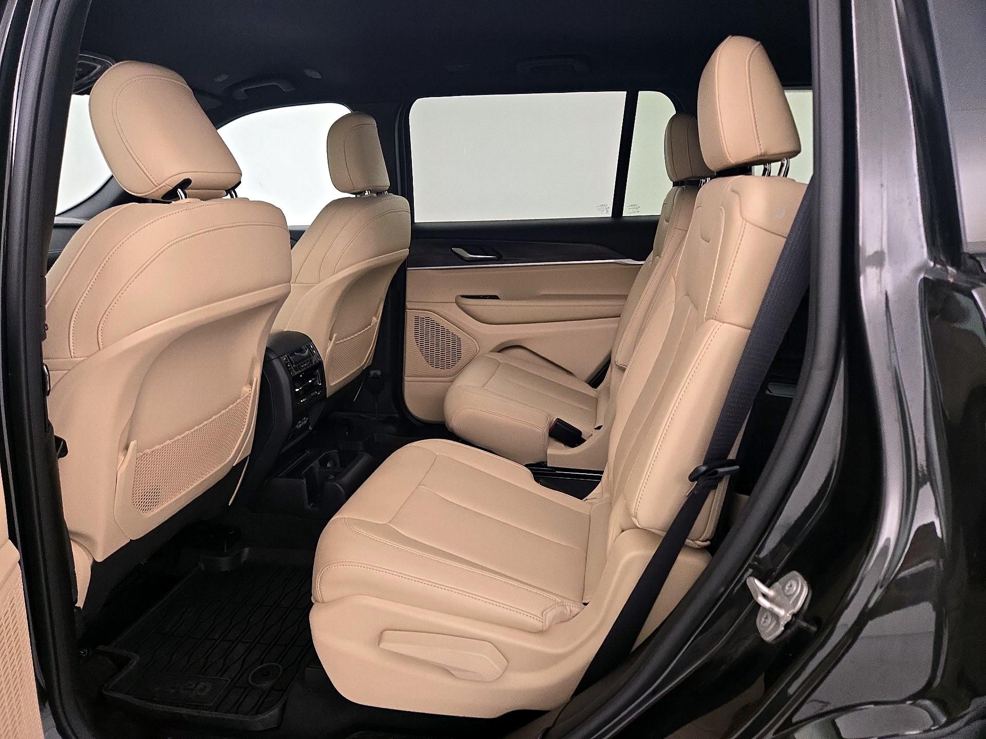Thumbnail: 2023 Jeep Grand Cherokee L - 20