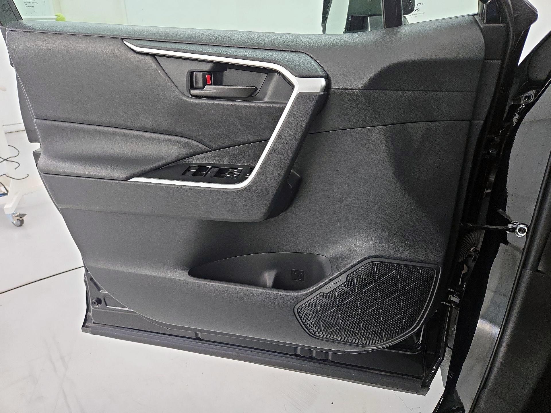 Thumbnail: 2021 Toyota RAV4 - 12