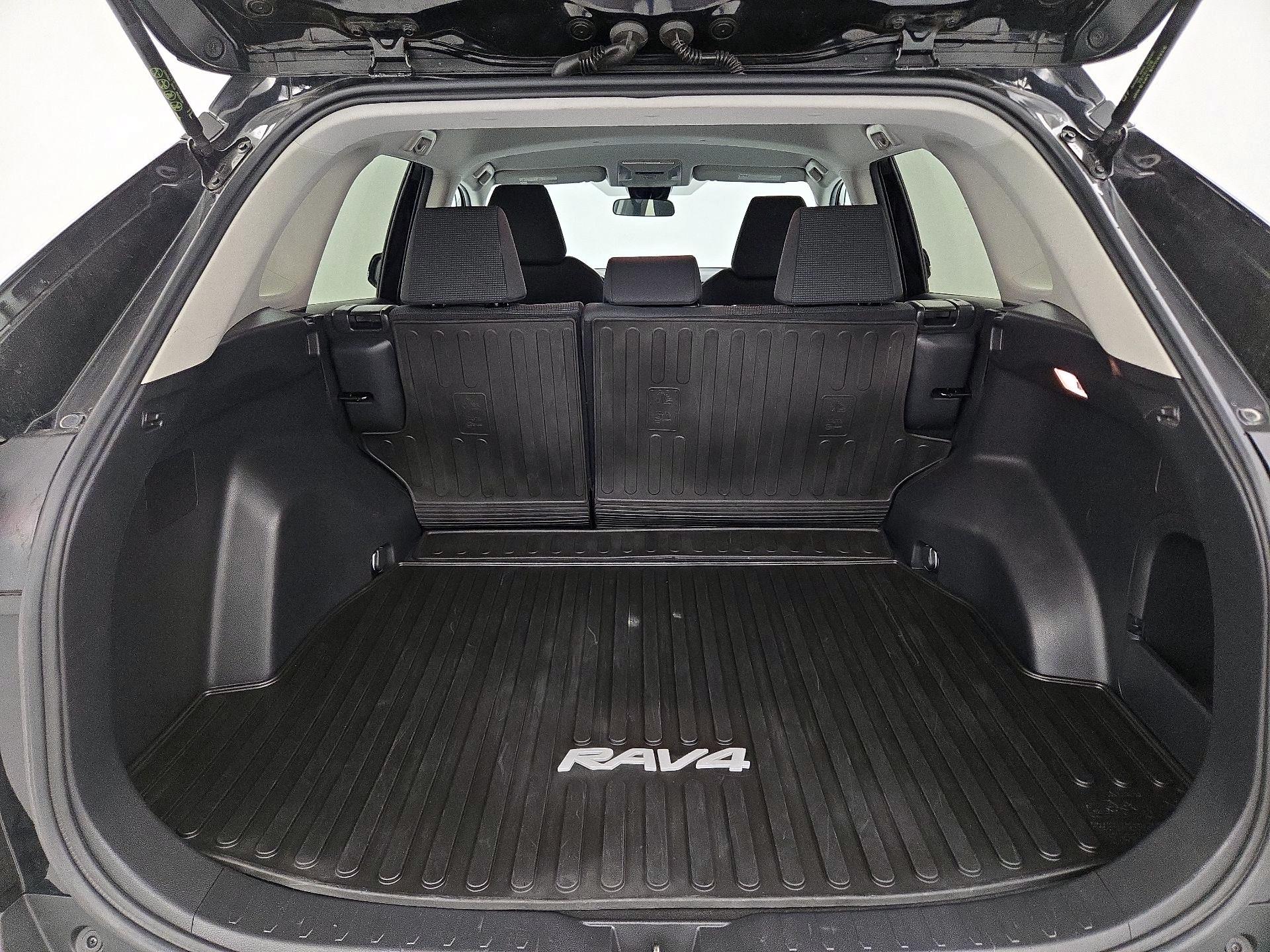 Thumbnail: 2021 Toyota RAV4 - 20
