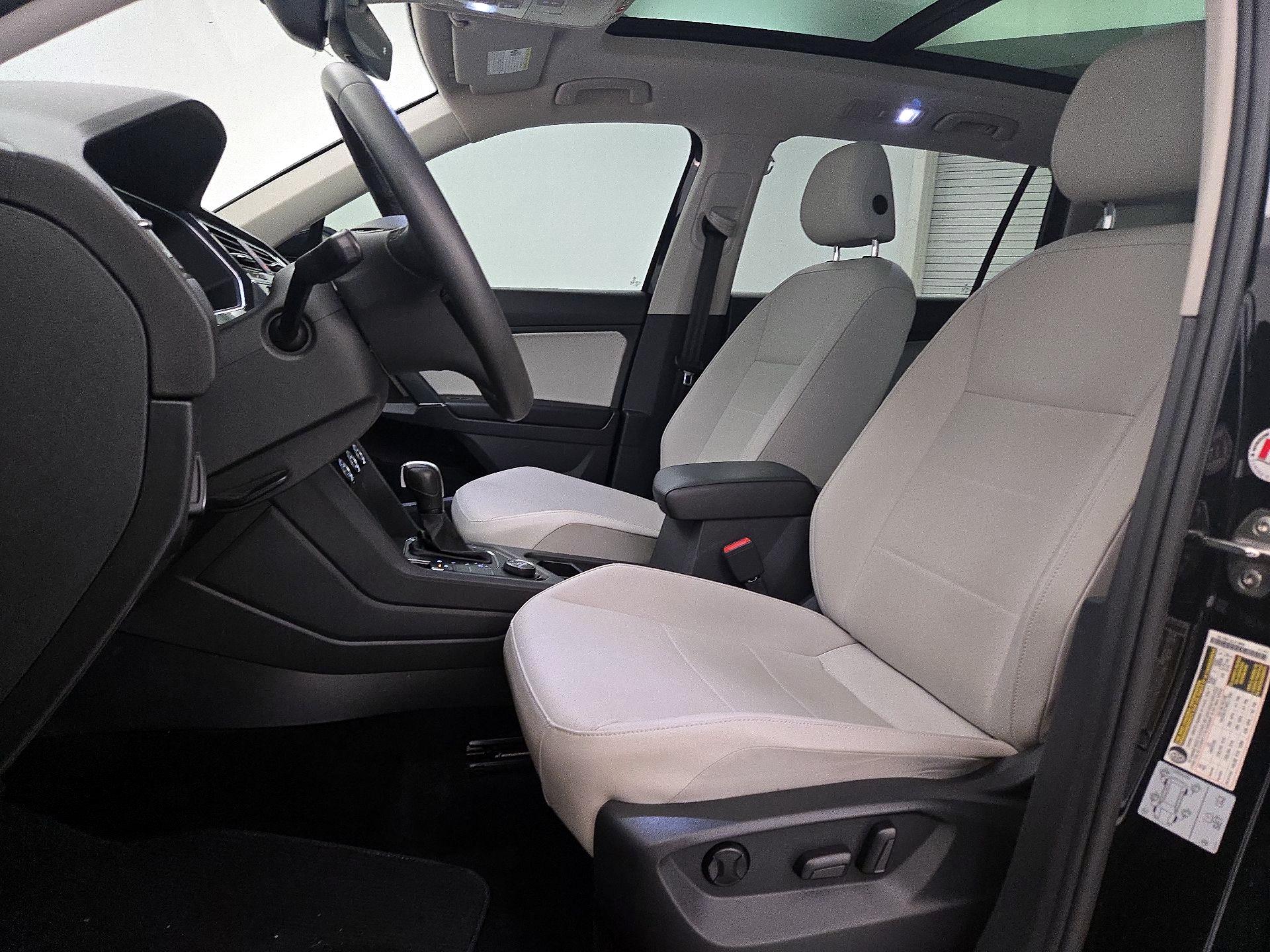 Thumbnail: 2020 Volkswagen Tiguan - 11