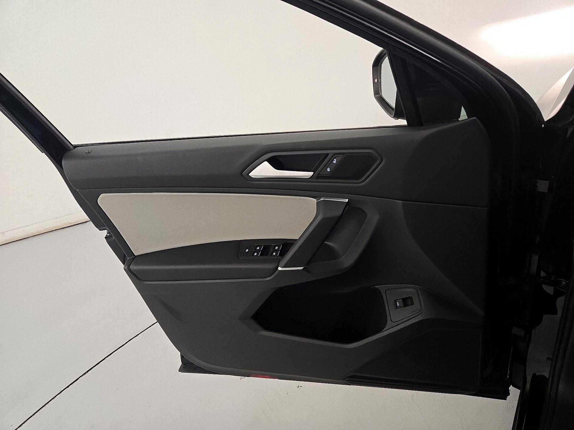 Thumbnail: 2020 Volkswagen Tiguan - 12