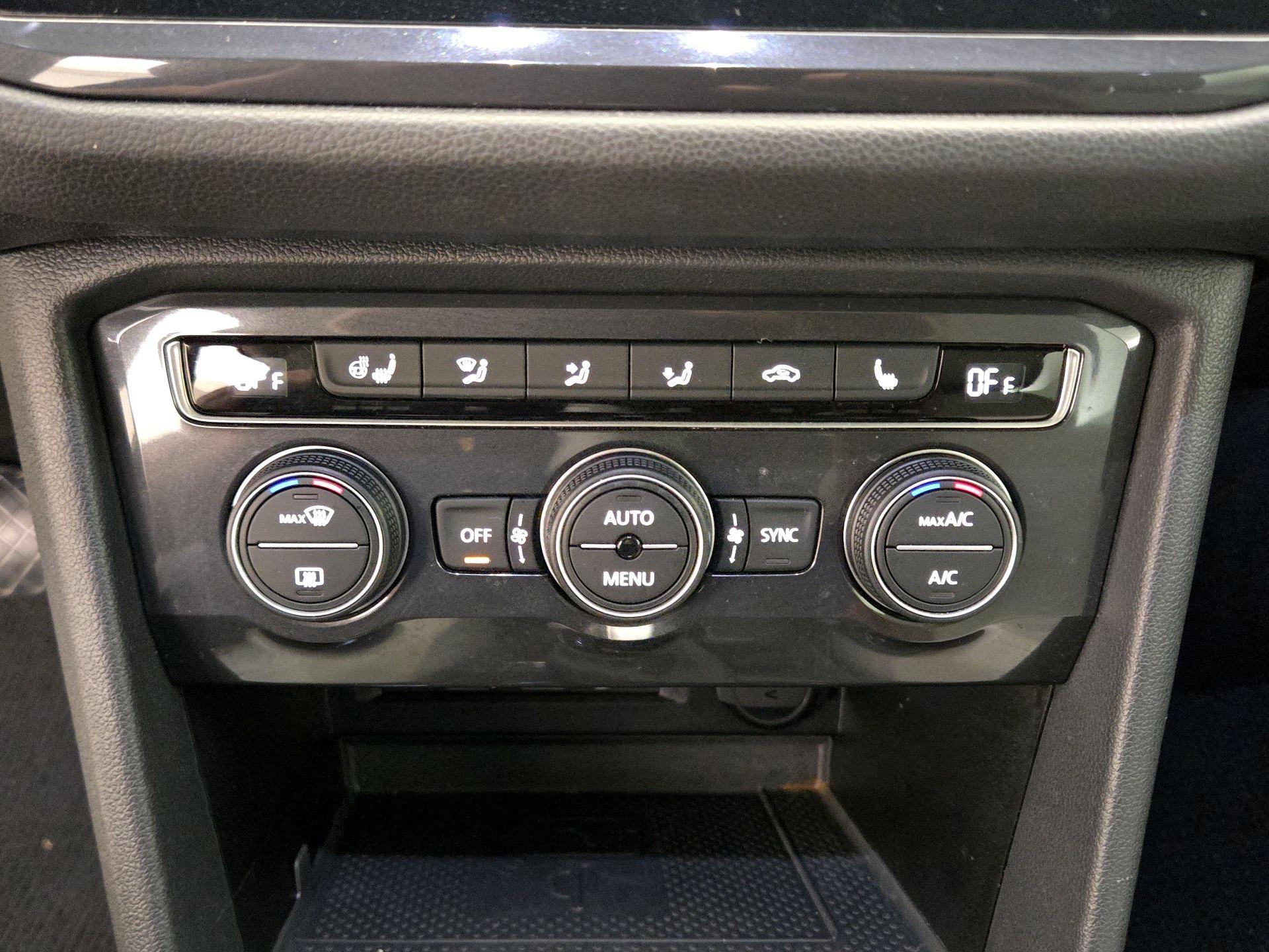 Thumbnail: 2020 Volkswagen Tiguan - 17