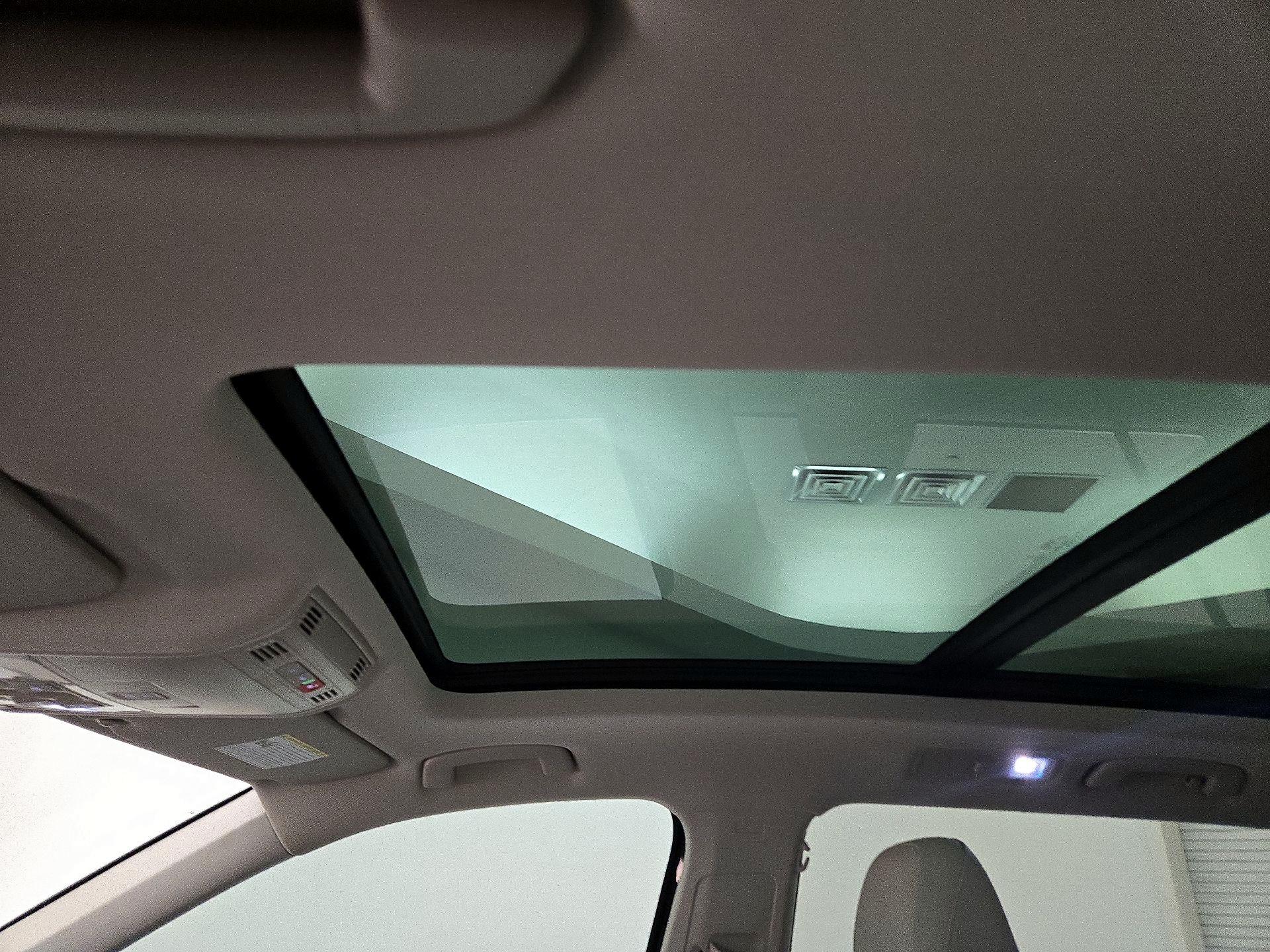 Thumbnail: 2020 Volkswagen Tiguan - 20