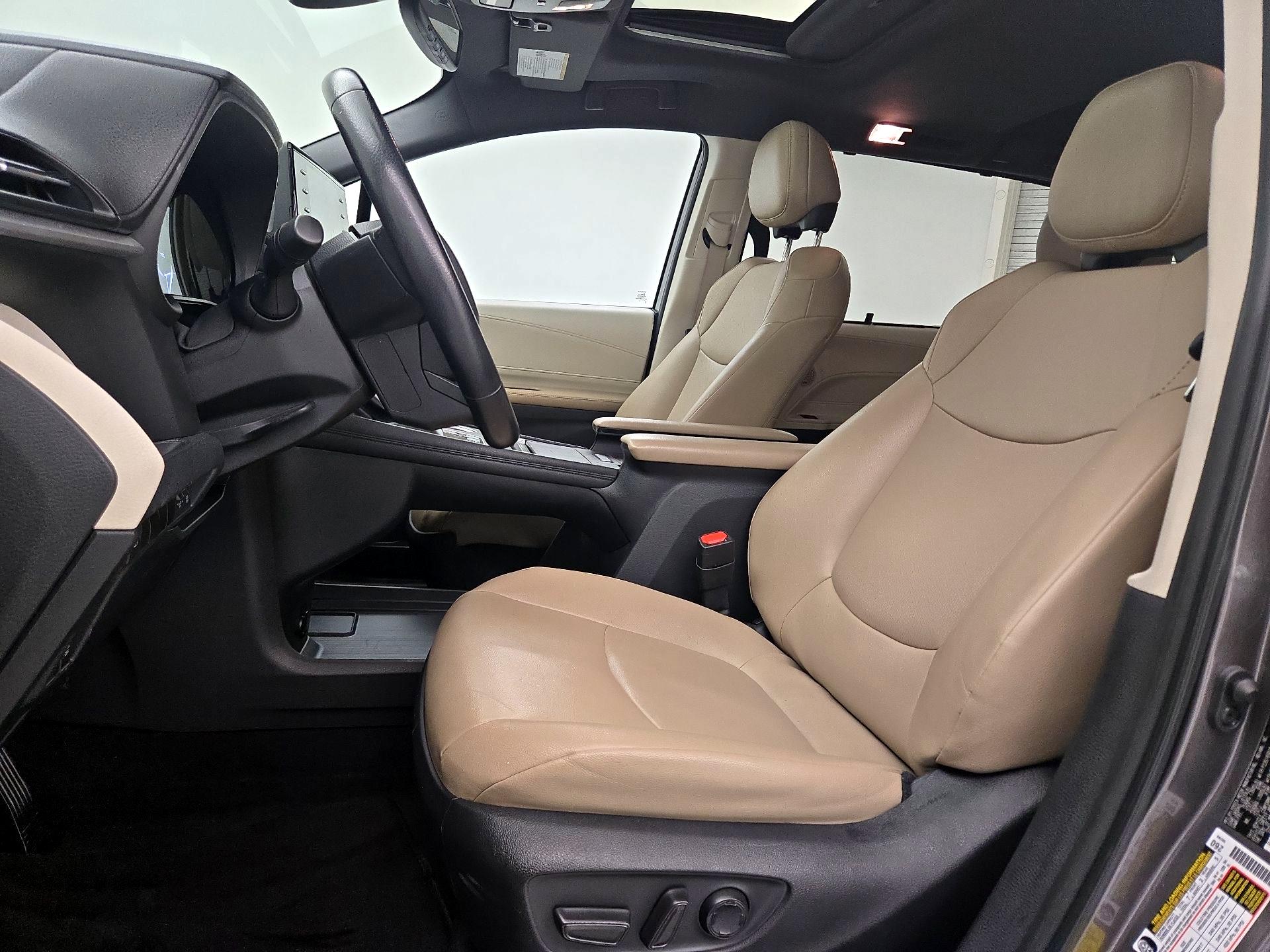 Thumbnail: 2021 Toyota Sienna - 11