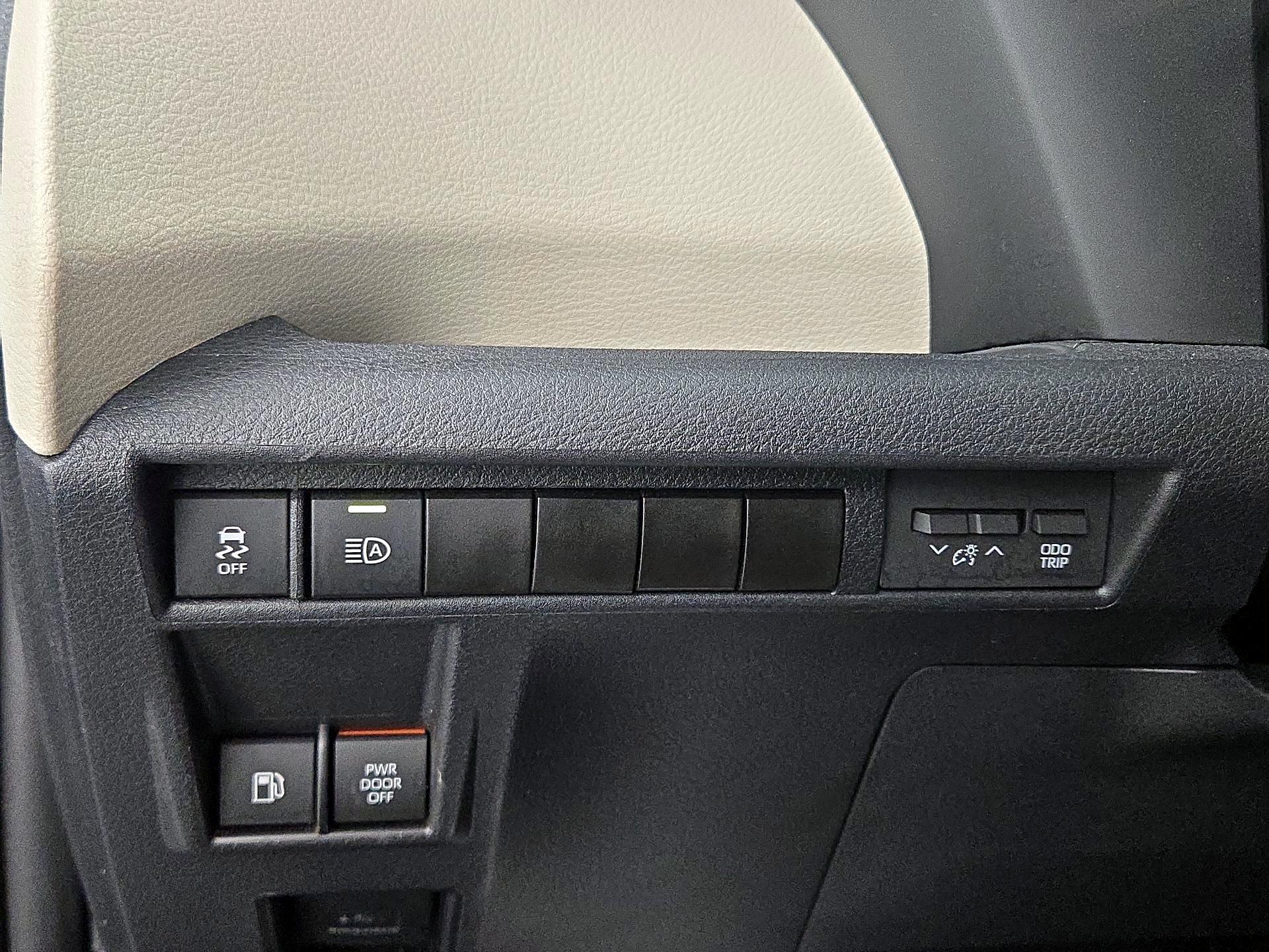 Thumbnail: 2021 Toyota Sienna - 13