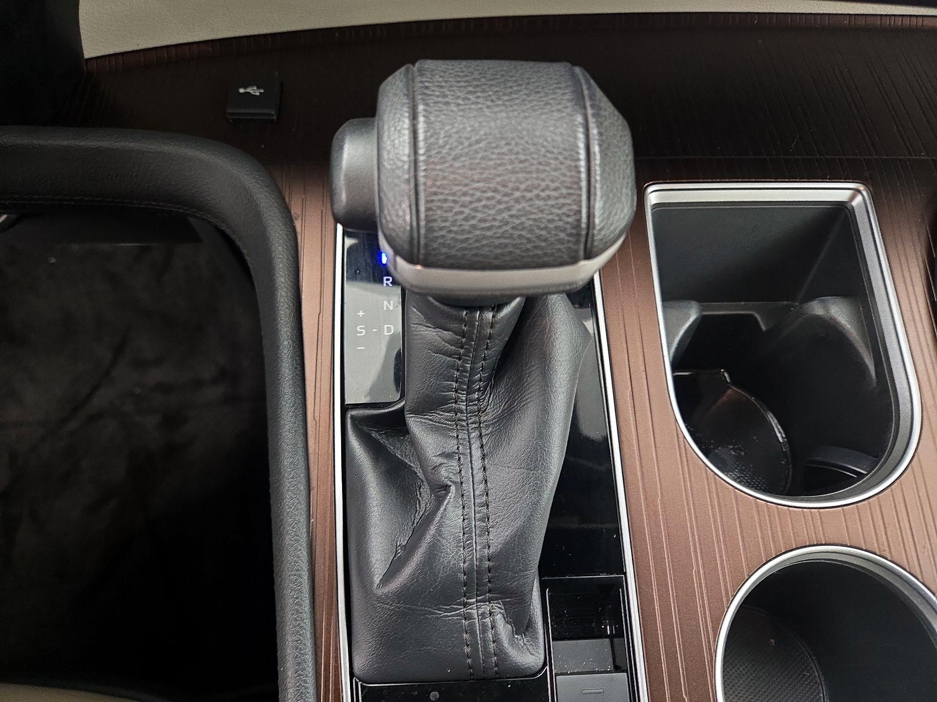 Thumbnail: 2021 Toyota Sienna - 17