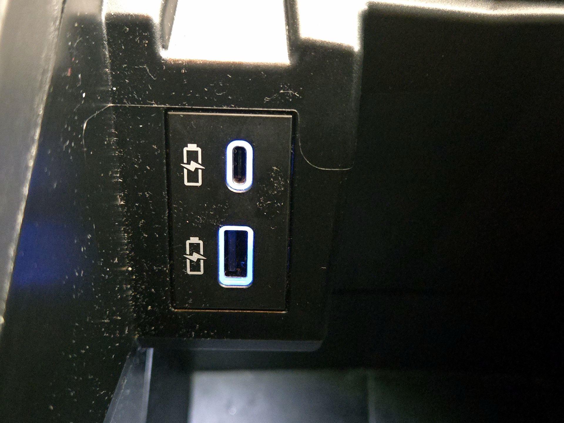 Thumbnail: 2021 Toyota Sienna - 18