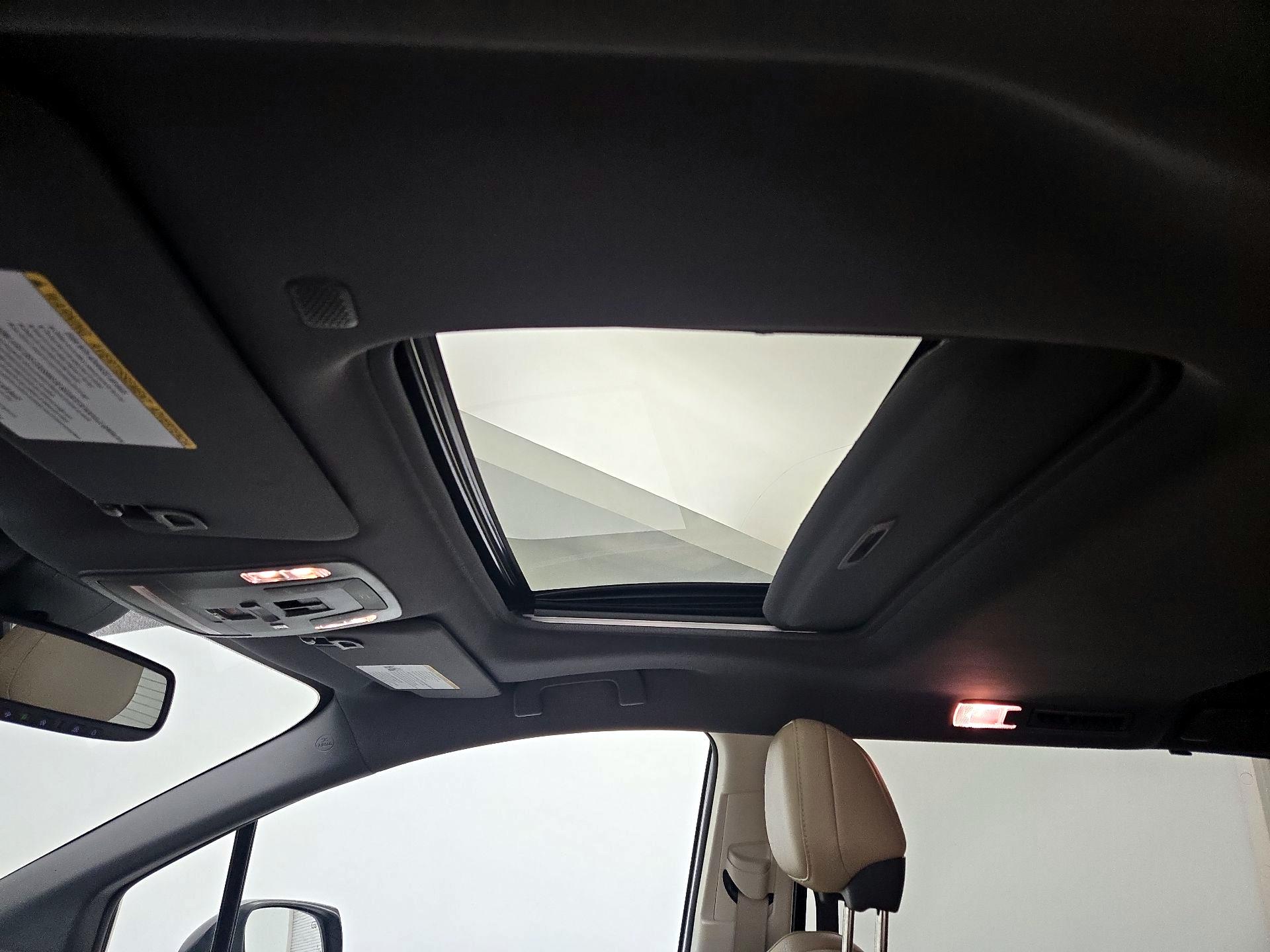 Thumbnail: 2021 Toyota Sienna - 19